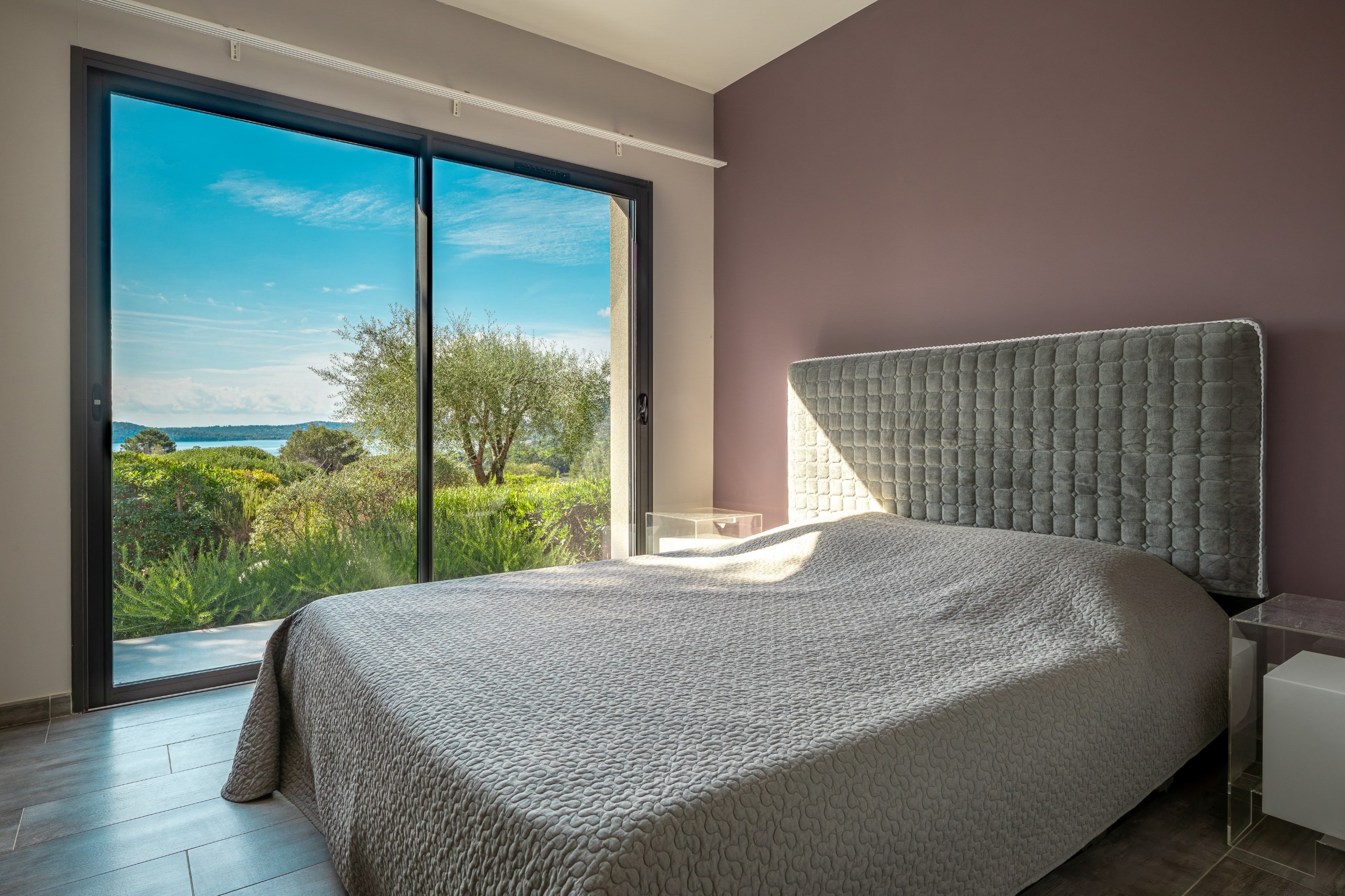  Contemporary 300 sqm villa with a mirror pool in Pinarello – 5 suites - 物件實景