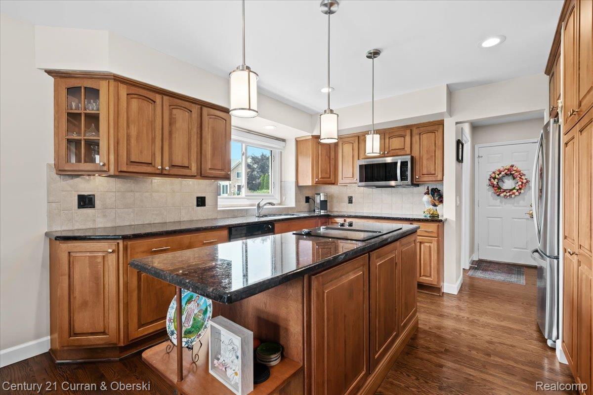 Northville, Michigan, 48168, United States, 3 Bedrooms Bedrooms, ,4 BathroomsBathrooms,Residential,For Sale,1921714