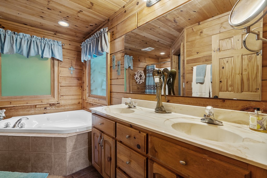 Morganton, Georgia, 30560, United States, 3 Bedrooms Bedrooms, ,3 BathroomsBathrooms,Residential,For Sale,1973910