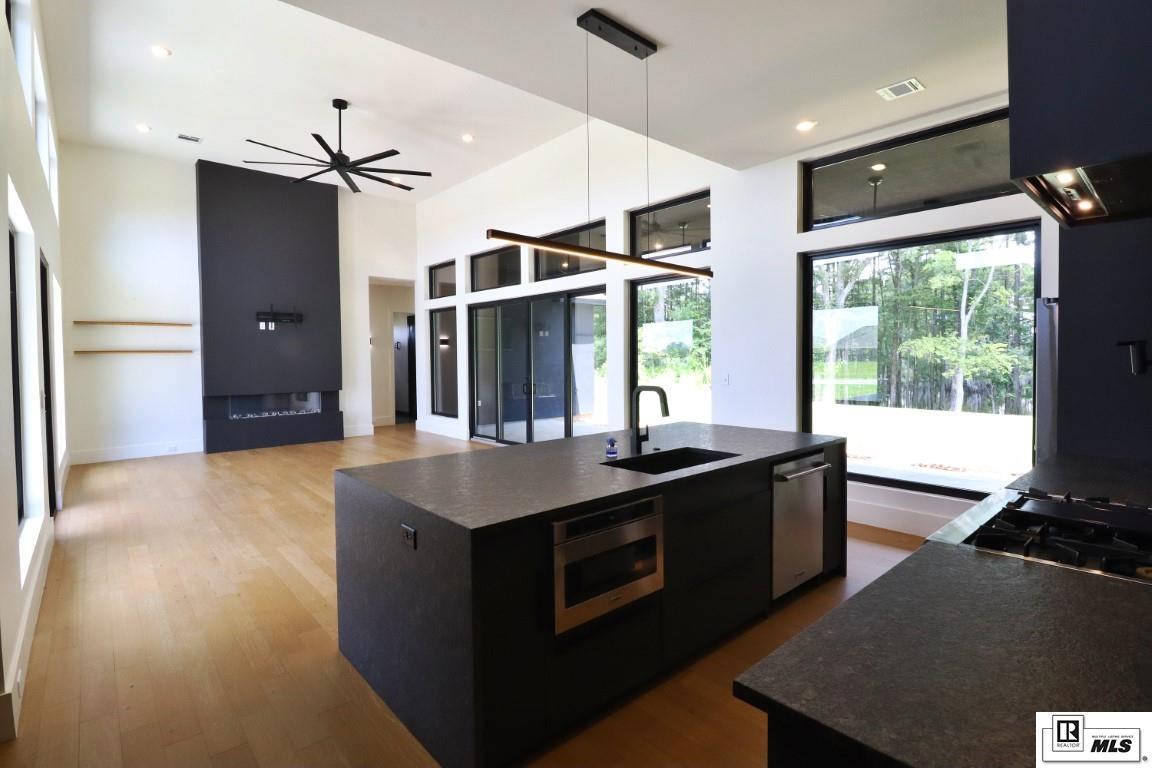 Monroe, Louisiana, 71203, United States, 4 Bedrooms Bedrooms, ,3 BathroomsBathrooms,Residential,For Sale,1906414