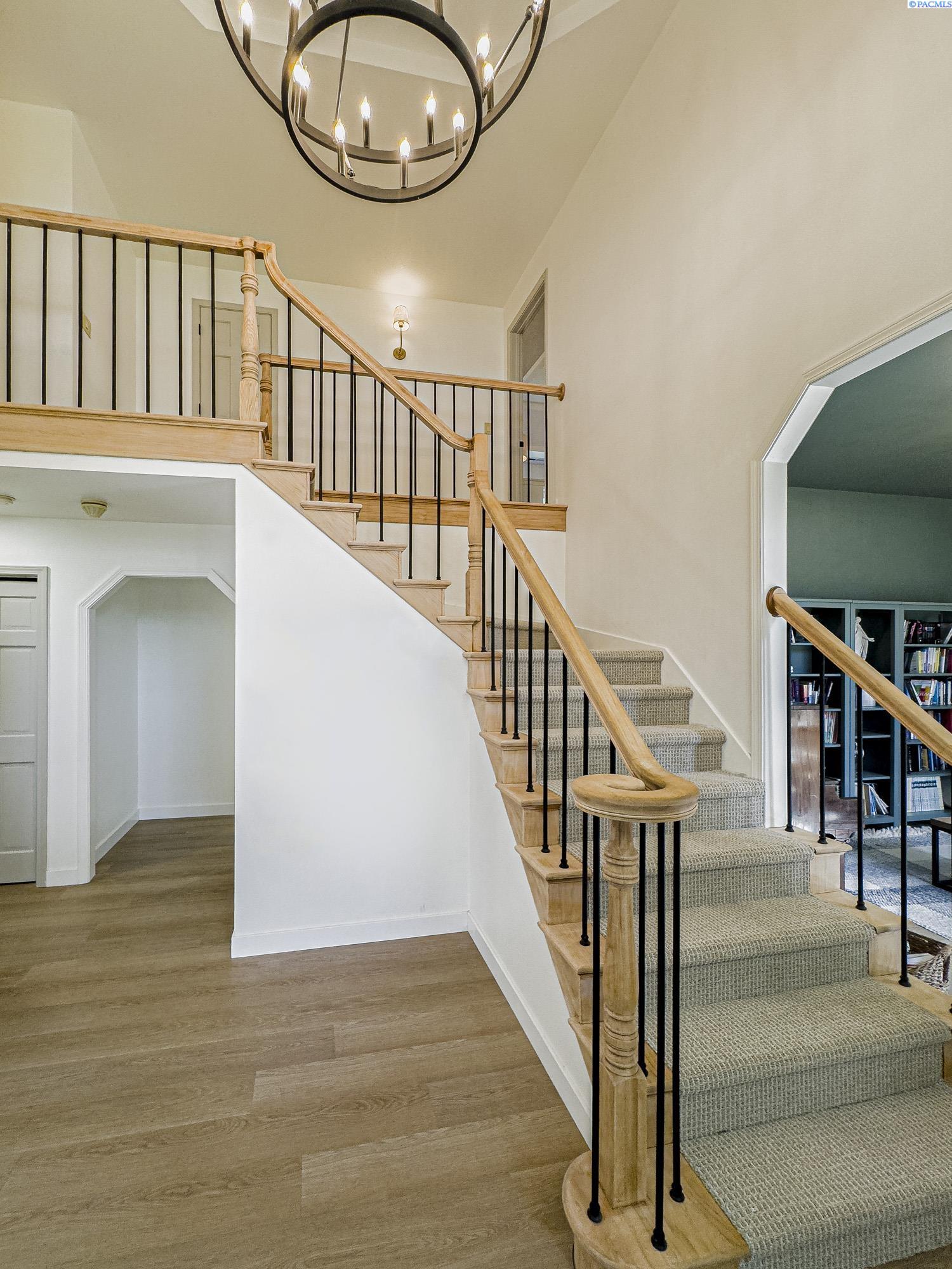 Richland, Washington, 99352, United States, 5 Bedrooms Bedrooms, ,4 BathroomsBathrooms,Residential,For Sale,1927234
