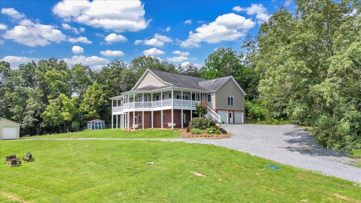 Buchanan, Virginia, 24066, United States, 5 Bedrooms Bedrooms, ,4 BathroomsBathrooms,Residential,For Sale,1900741