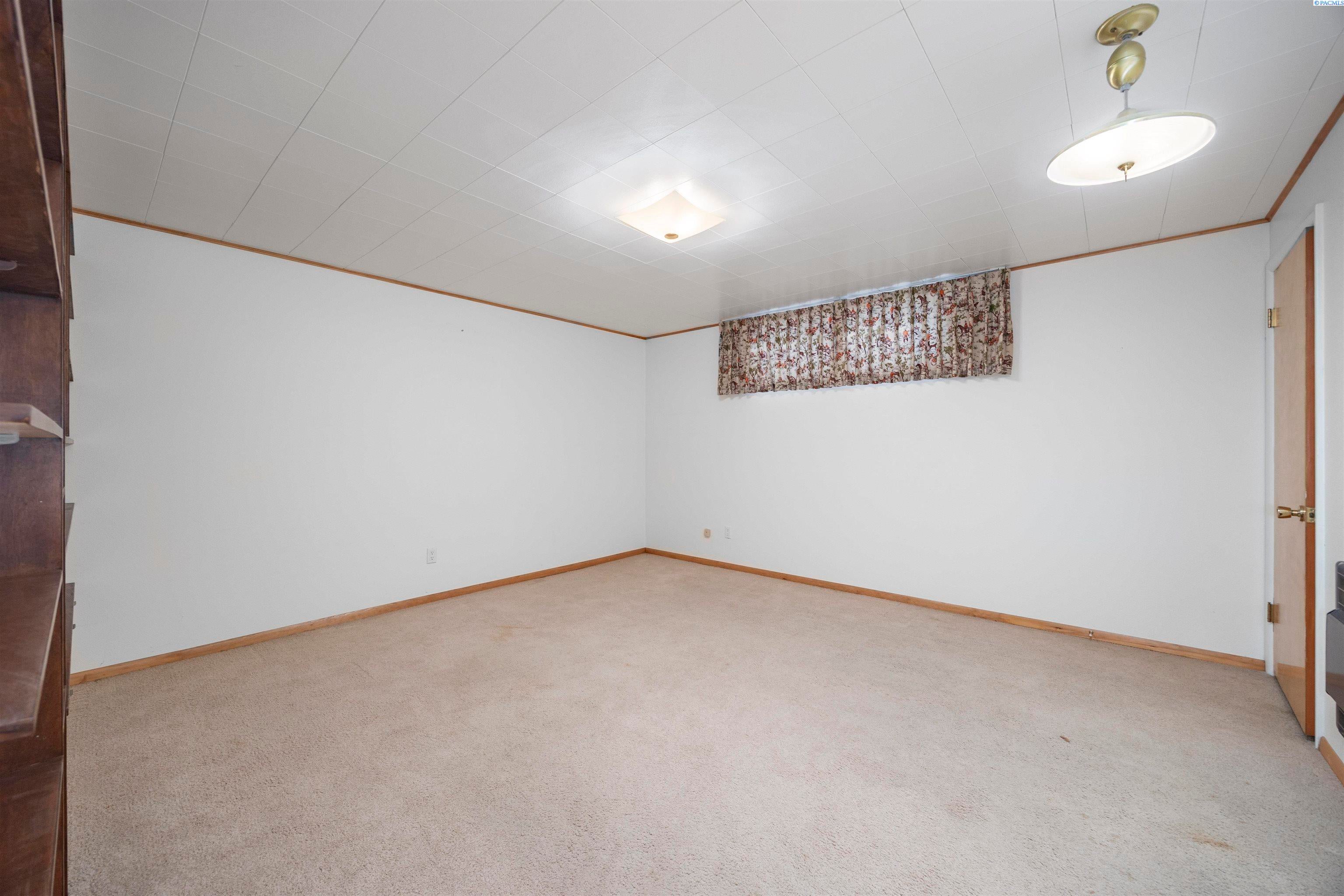 Sunnyside, Washington, 98944, United States, 3 Bedrooms Bedrooms, ,3 BathroomsBathrooms,Residential,For Sale,1973800