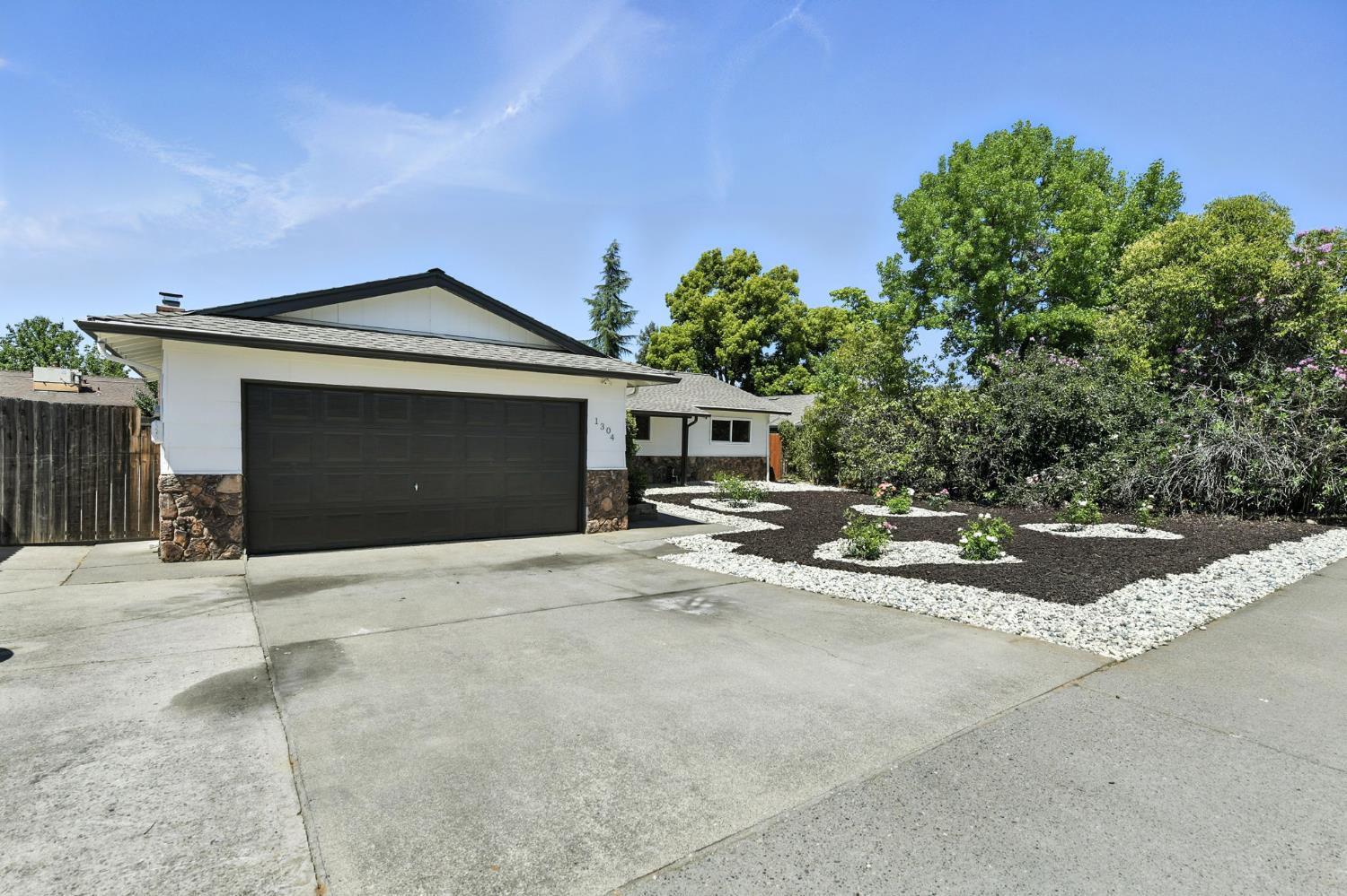 Roseville, California, 95678, United States, 4 Bedrooms Bedrooms, ,2 BathroomsBathrooms,Residential,For Sale,1891756