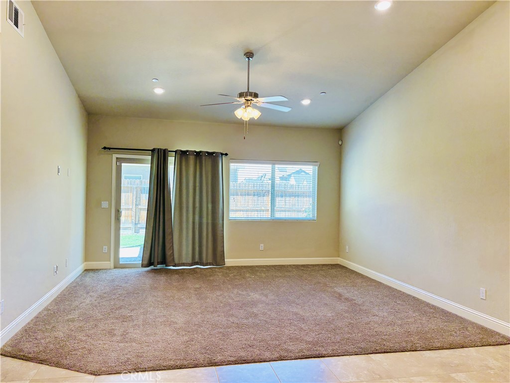 Clovis, California, 93619, United States, 3 Bedrooms Bedrooms, ,2 BathroomsBathrooms,Residential,For Sale,1919541