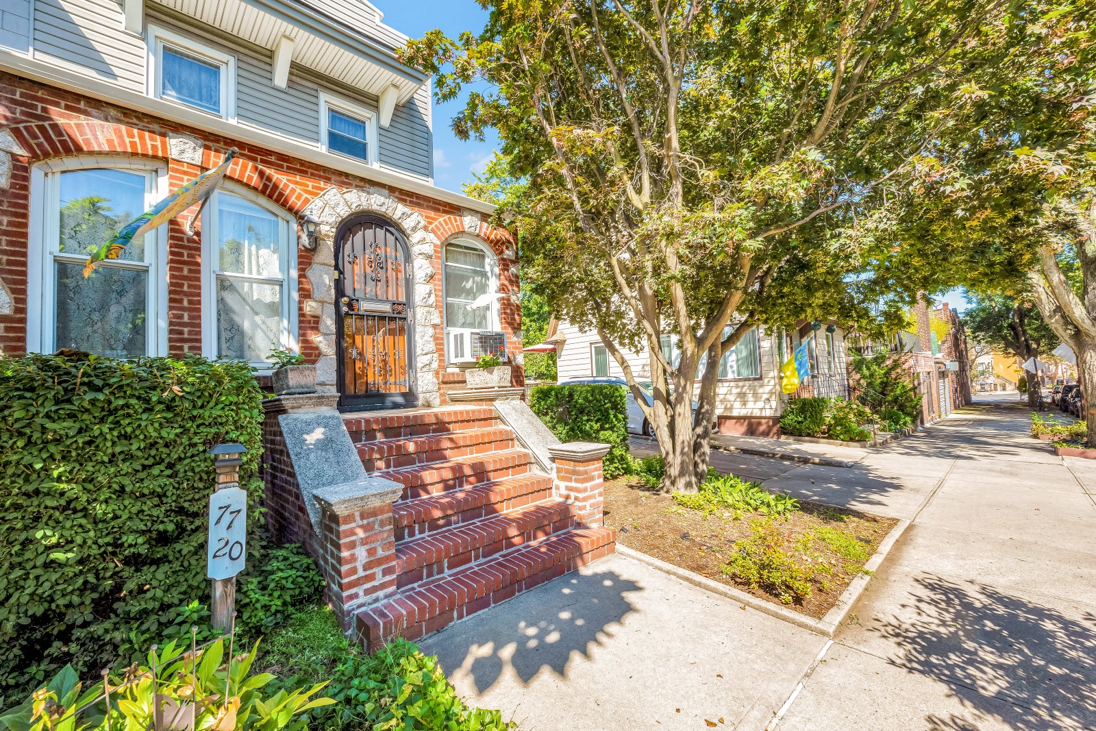 Glendale, New York, 11385, United States, 3 Bedrooms Bedrooms, ,2 BathroomsBathrooms,Residential,For Sale,1932107