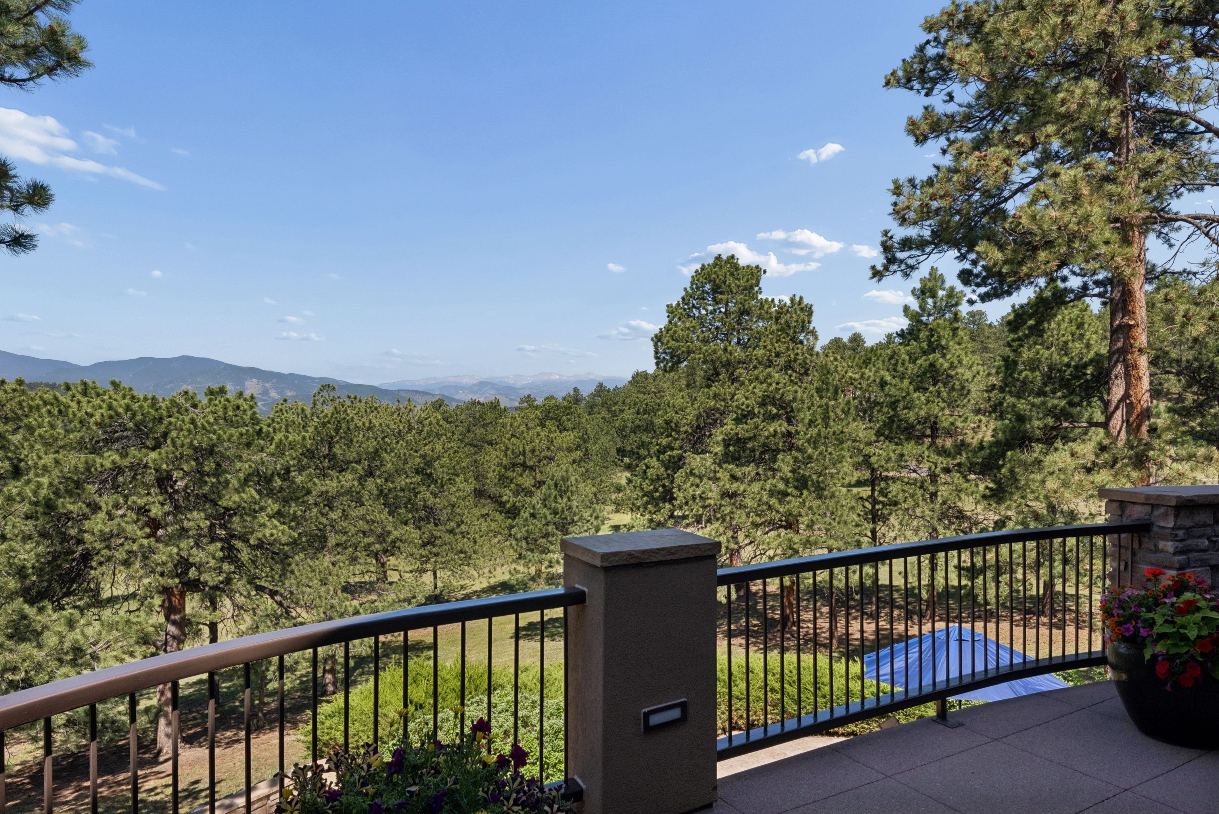  Custom Built on Over Five Acres - 物件實景