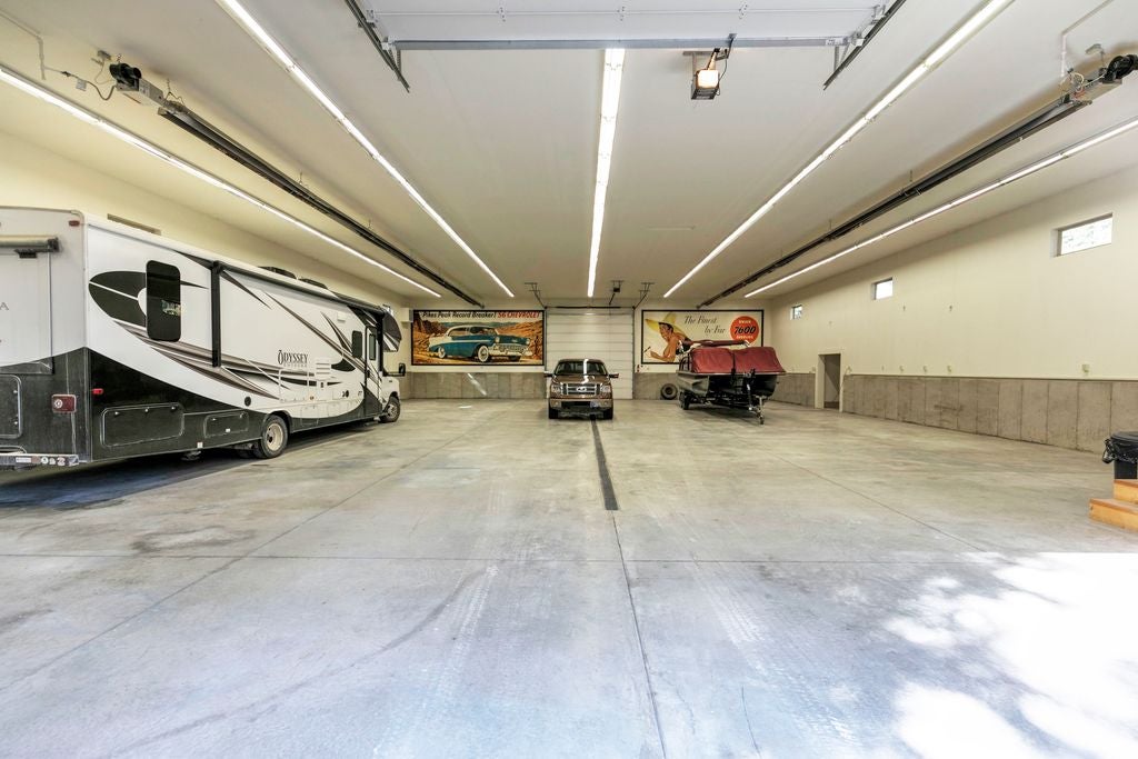 Kila, Montana, 59920, United States, 6 Bedrooms Bedrooms, ,6 BathroomsBathrooms,Residential,For Sale,2003008