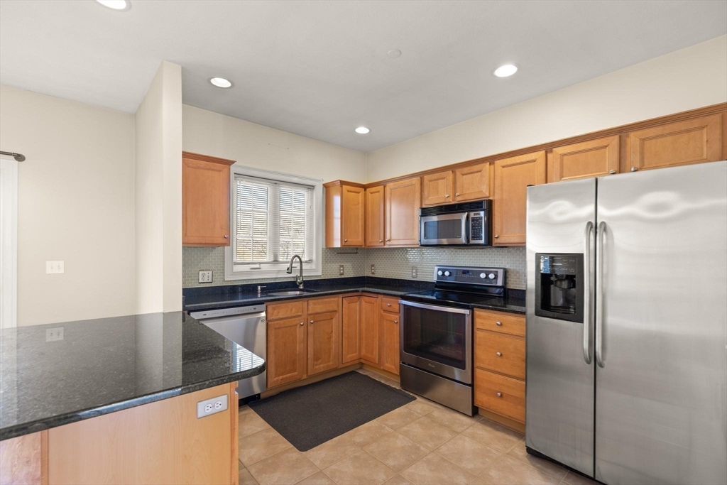 Saugus, Massachusetts, 01906, United States, 2 Bedrooms Bedrooms, ,3 BathroomsBathrooms,Residential,For Sale,2039895