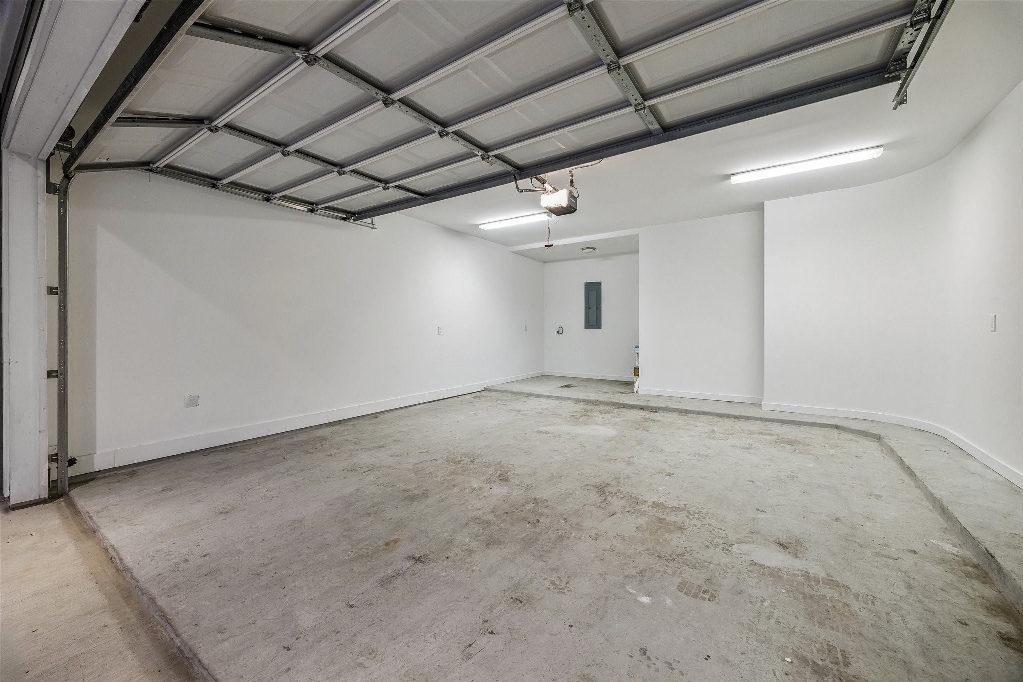  608 W 28th Street B - 物件實景