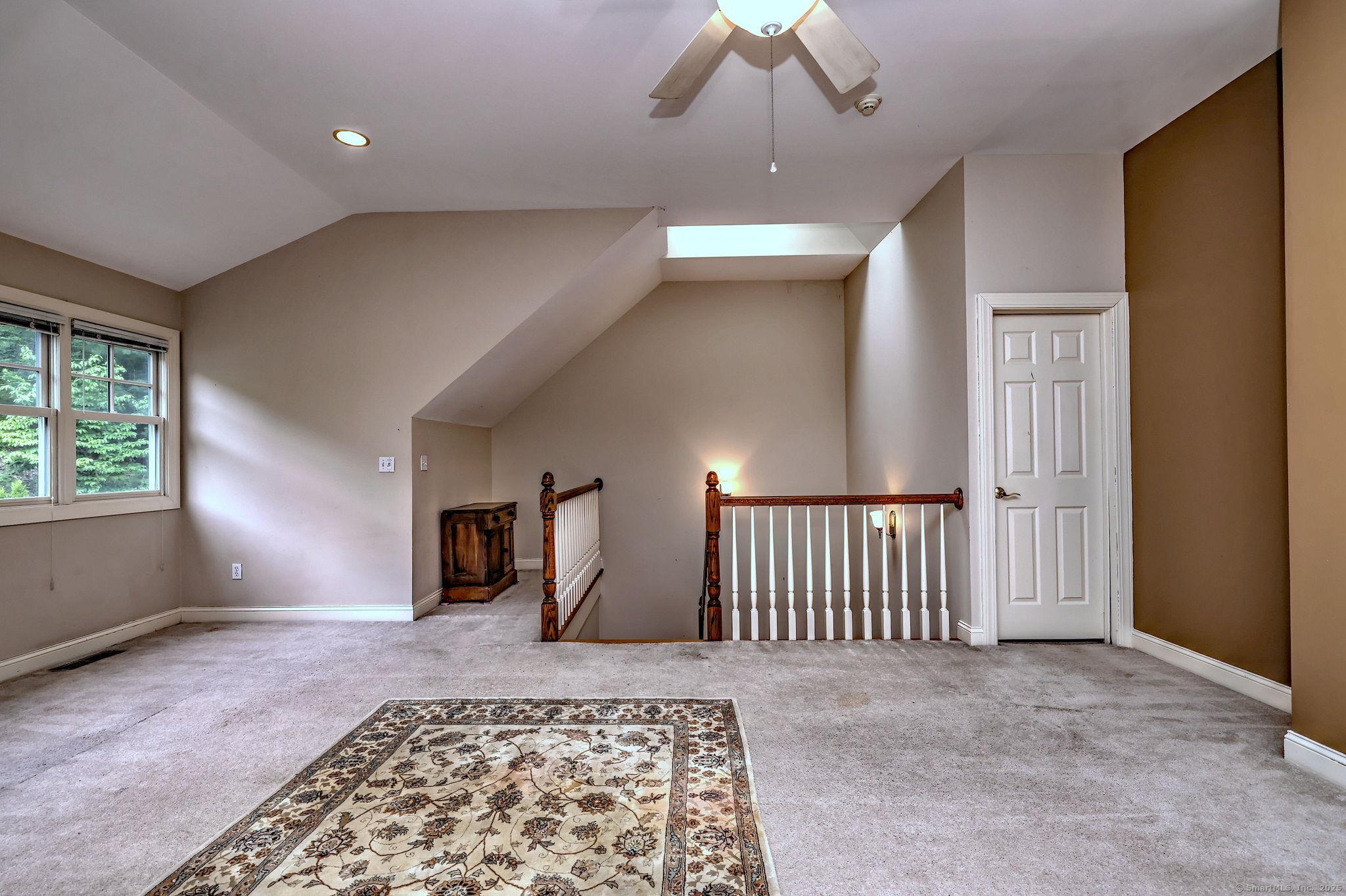 Shelton, Connecticut, 06484, United States, 2 Bedrooms Bedrooms, ,3 BathroomsBathrooms,Residential,For Sale,1933368