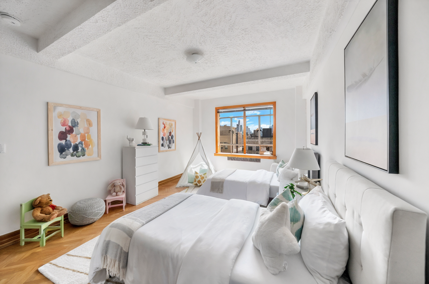 New York City, New York, 10024, United States, 4 Bedrooms Bedrooms, ,3 BathroomsBathrooms,Residential,For Sale,1760875