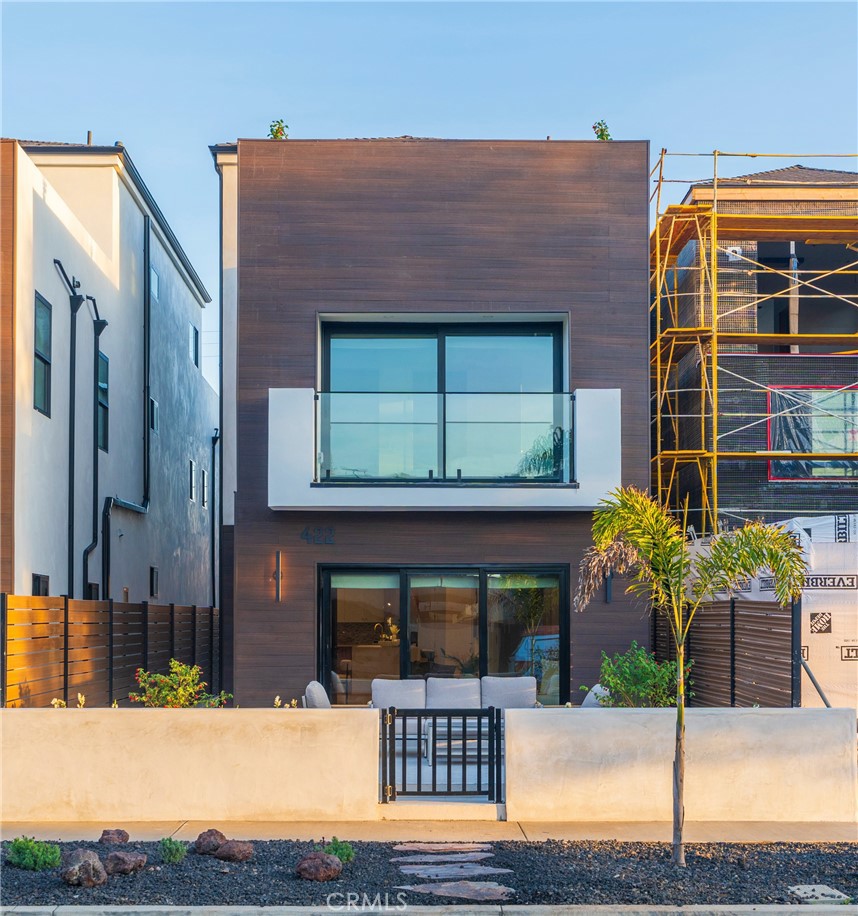 Huntington Beach, California, 92648, United States, 3 Bedrooms Bedrooms, ,5 BathroomsBathrooms,Residential,For Sale,2003455