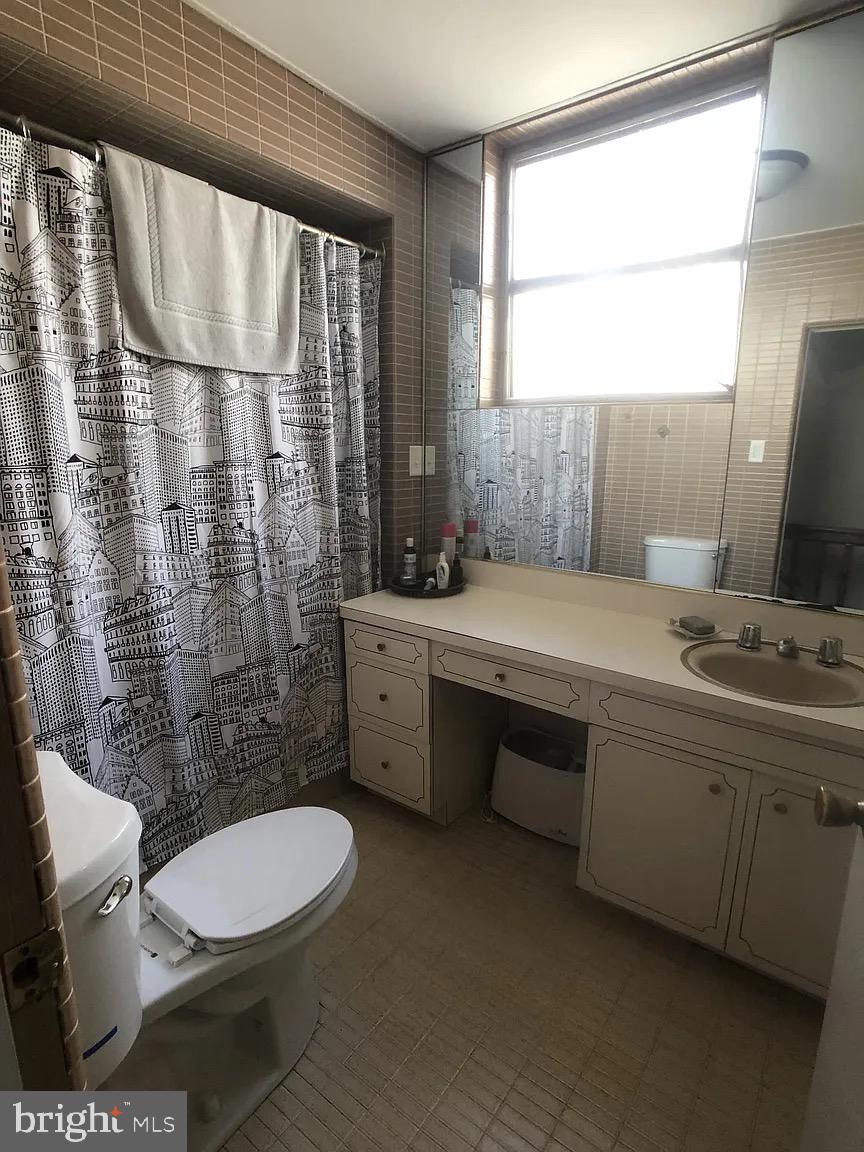 PHILADELPHIA, Pennsylvania, 19148, United States, 6 Bedrooms Bedrooms, ,Residential,For Sale,1990200