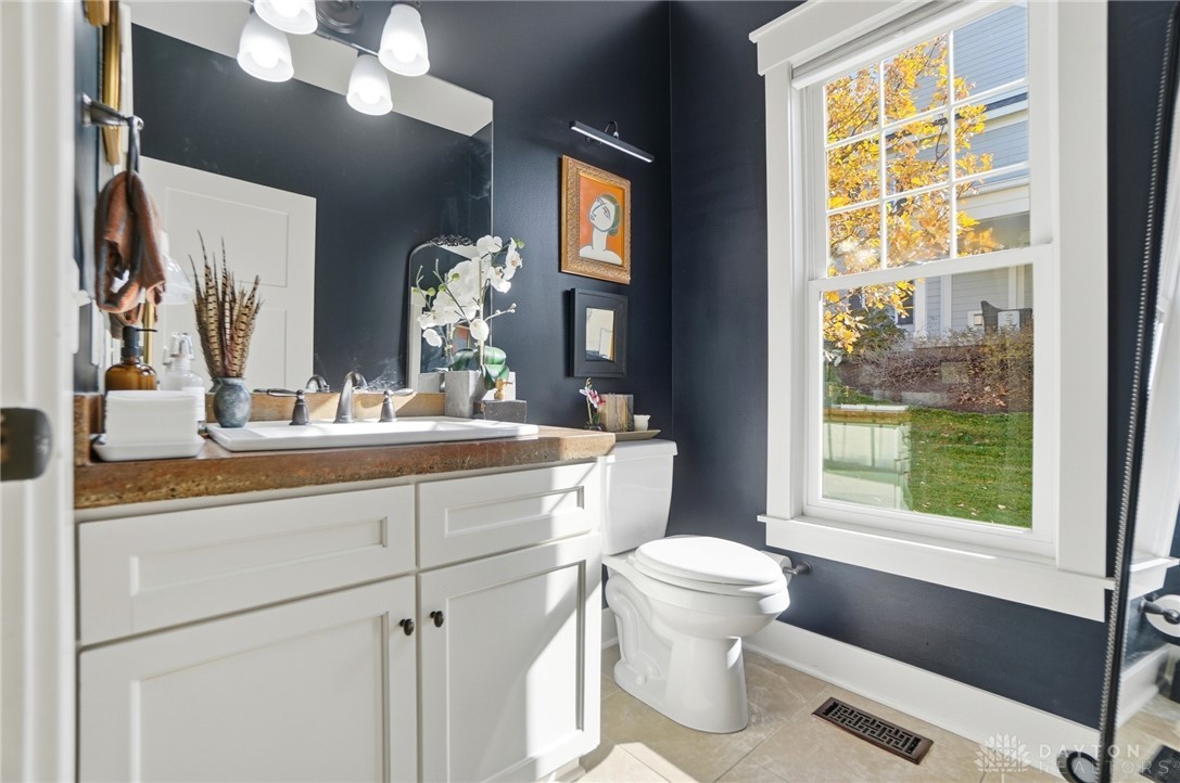 Oakwood, Ohio, 45409, United States, 3 Bedrooms Bedrooms, ,3 BathroomsBathrooms,Residential,For Sale,1991510