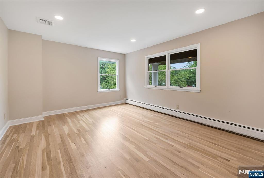 Wyckoff, New Jersey, 07481, United States, 5 Bedrooms Bedrooms, ,5 BathroomsBathrooms,Residential,For Sale,1951013