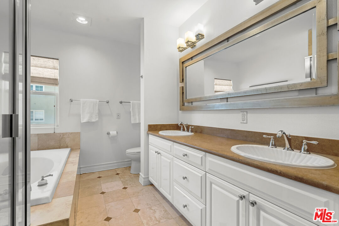 Los Angeles, California, 90049, United States, 3 Bedrooms Bedrooms, ,3 BathroomsBathrooms,Residential,For Sale,1885770