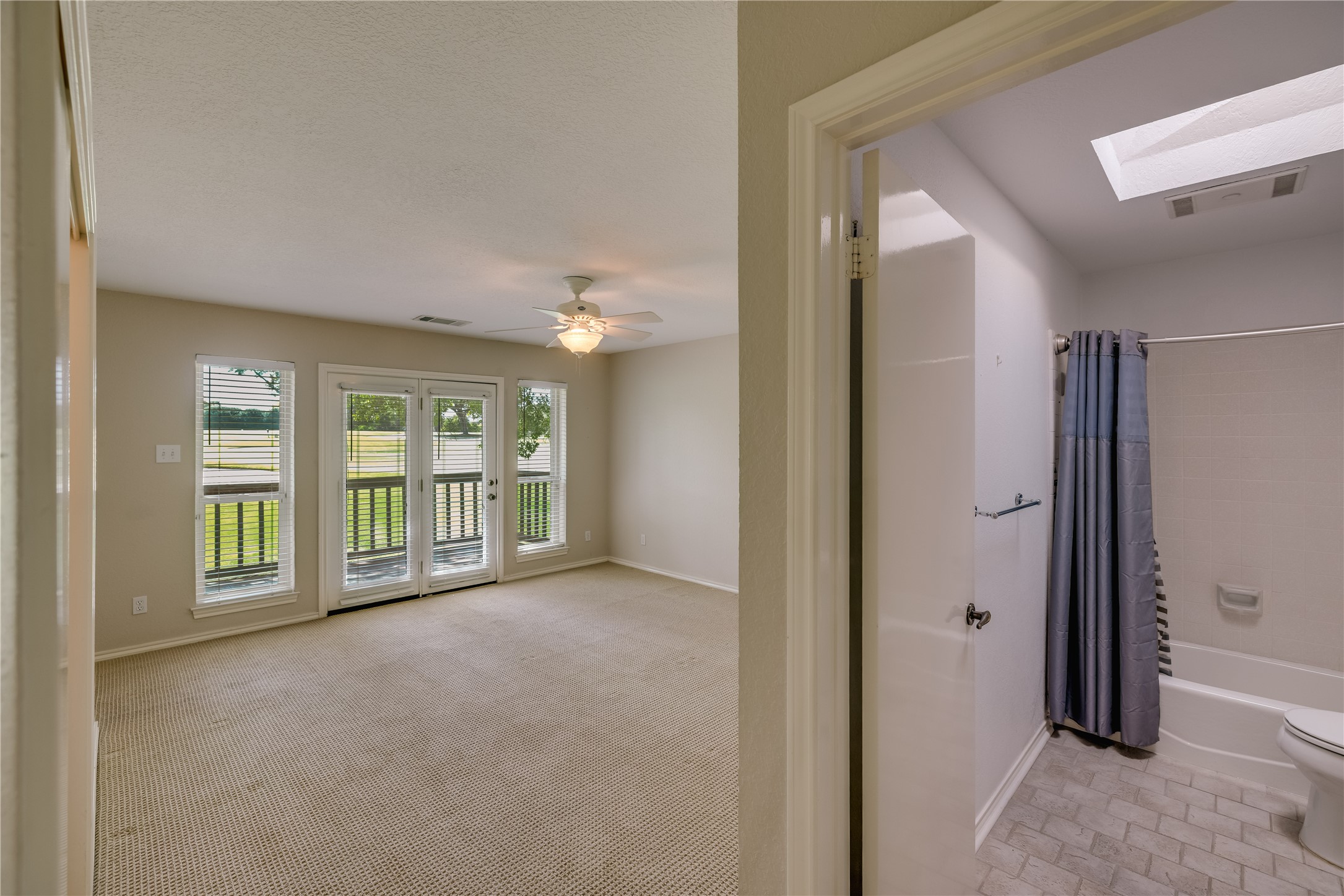 Fort Worth, Texas, 76116, United States, 4 Bedrooms Bedrooms, ,4 BathroomsBathrooms,Residential,For Sale,1926062