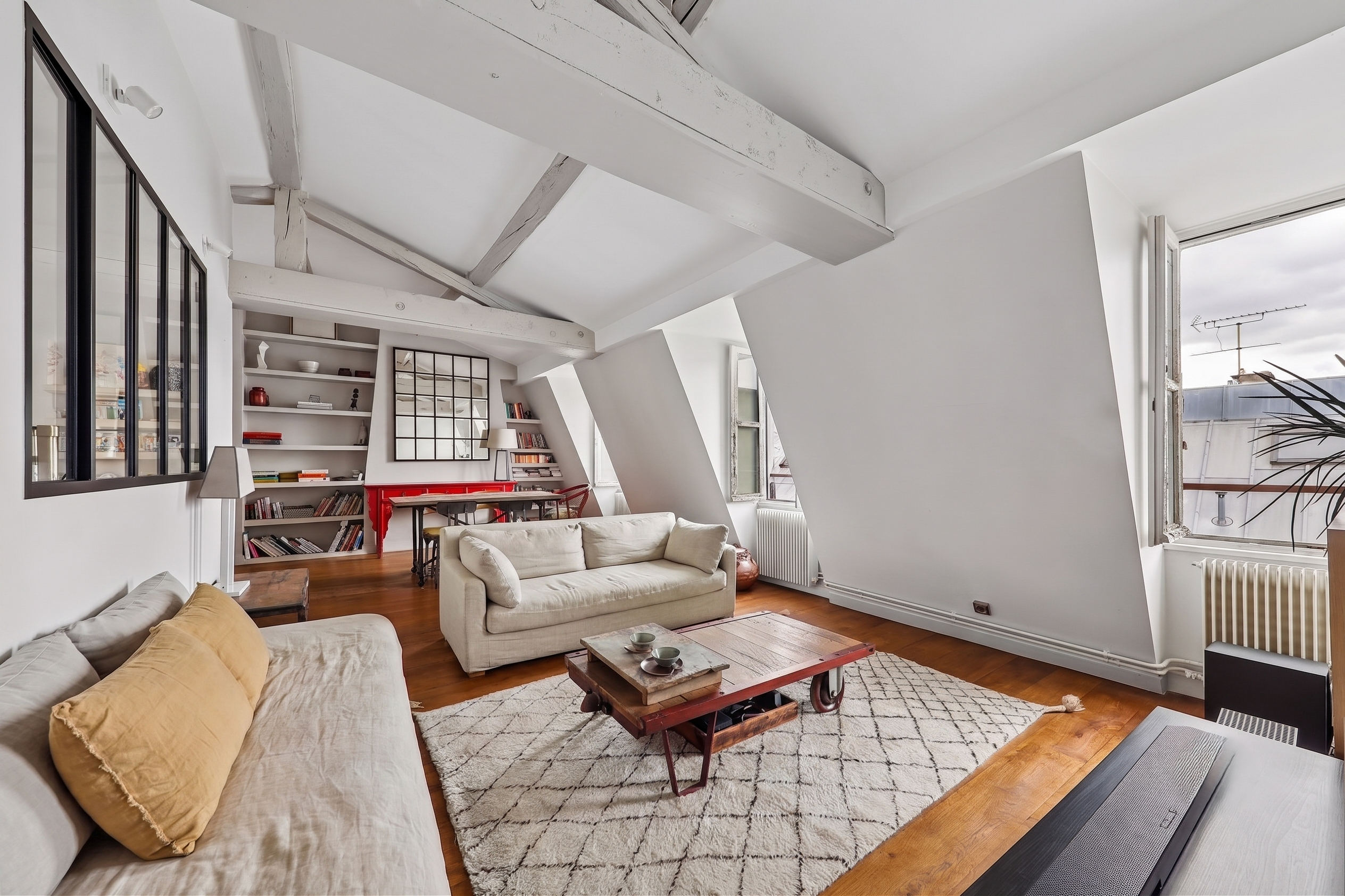  Le Marais – Renovated Top-Floor Apartment with Exposed Beams and Rooftop Views - 物件實景