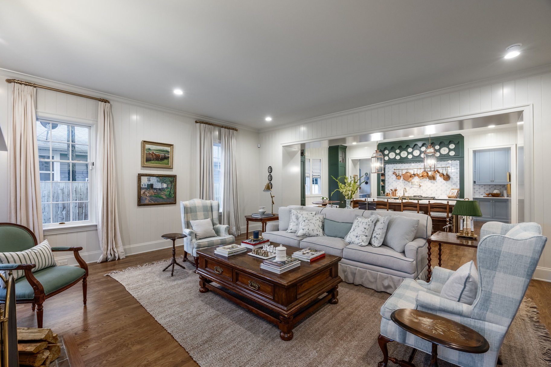  Timeless Colonial Charm Meets Refined Modern Luxury In This Storybook Retreat - 物件實景