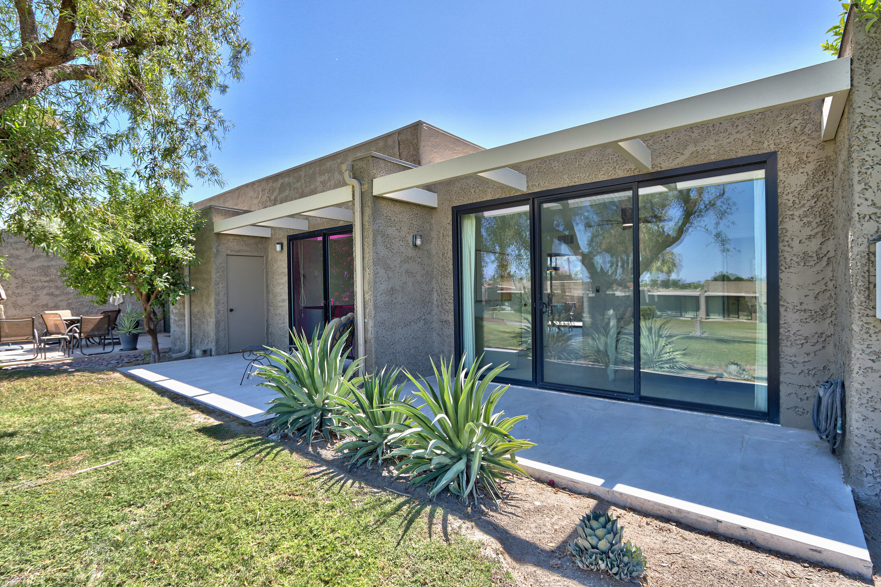 Palm Springs, California, 92262, United States, 2 Bedrooms Bedrooms, ,2 BathroomsBathrooms,Residential,For Sale,1890767