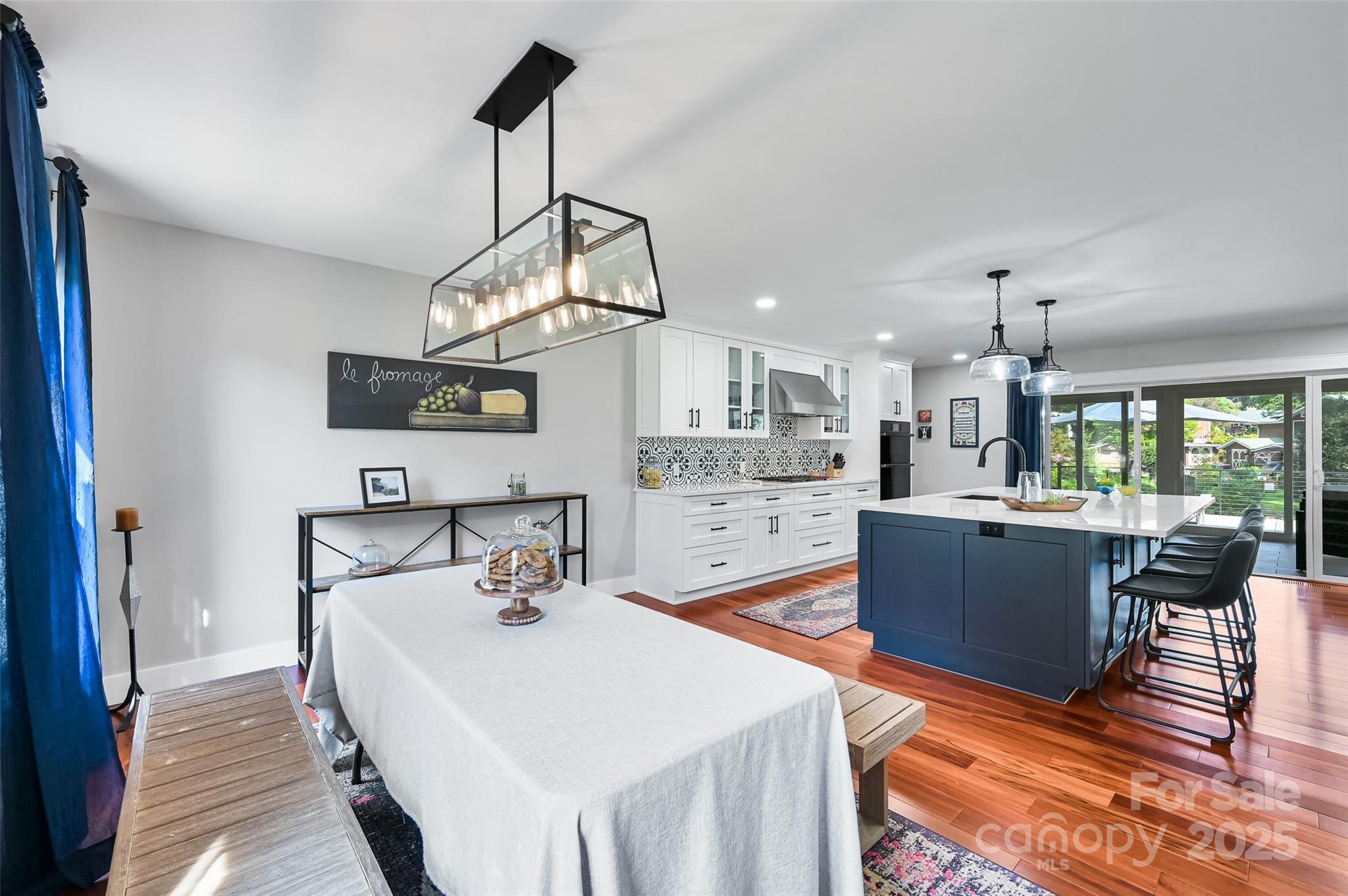 Hendersonville, North Carolina, 28739, United States, 5 Bedrooms Bedrooms, ,3 BathroomsBathrooms,Residential,For Sale,1903677