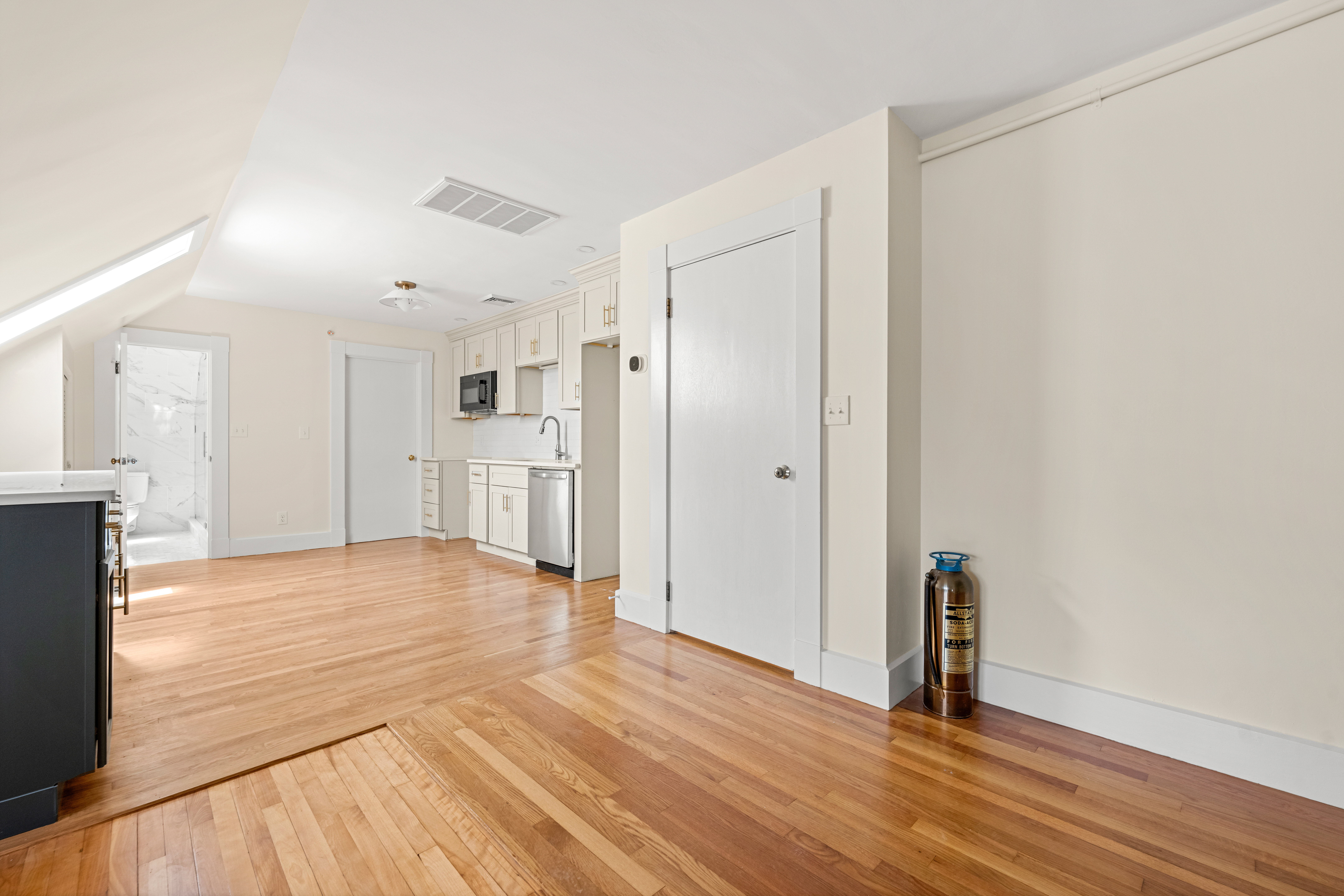  18 Loring Avenue, Salem, MA, 01970 - 物件實景