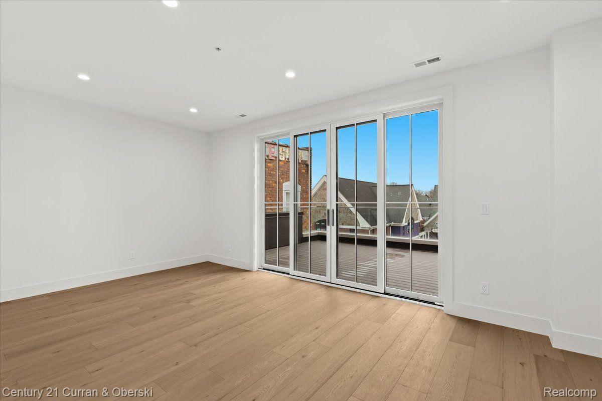 Northville, Michigan, 48167, United States, 2 Bedrooms Bedrooms, ,2 BathroomsBathrooms,Residential,For Sale,1701304