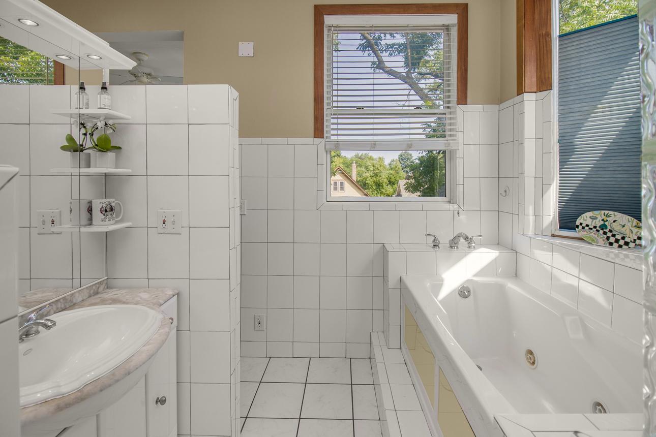 Saint Paul, Minnesota, 55104, United States, 5 Bedrooms Bedrooms, ,3 BathroomsBathrooms,Residential,For Sale,1947967