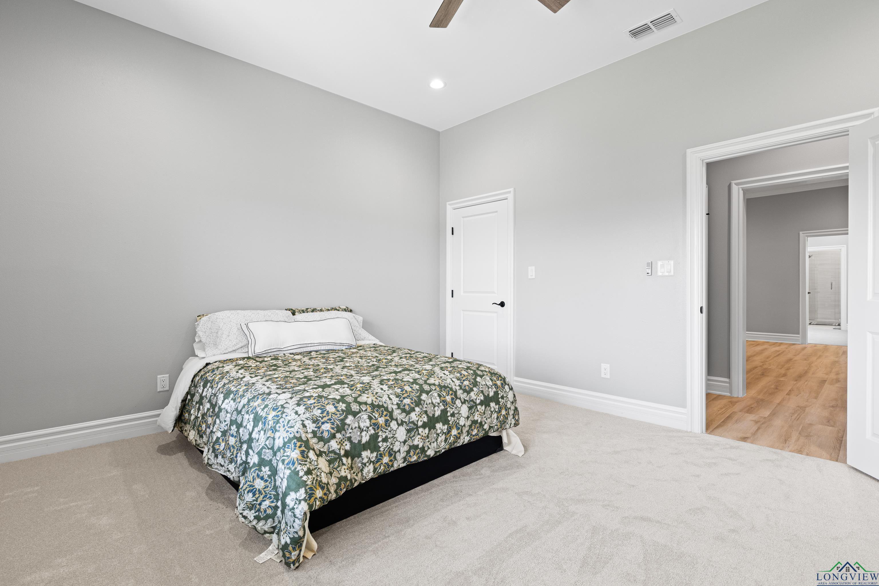 Tatum, Texas, 75691, United States, 6 Bedrooms Bedrooms, ,5 BathroomsBathrooms,Residential,For Sale,1967994