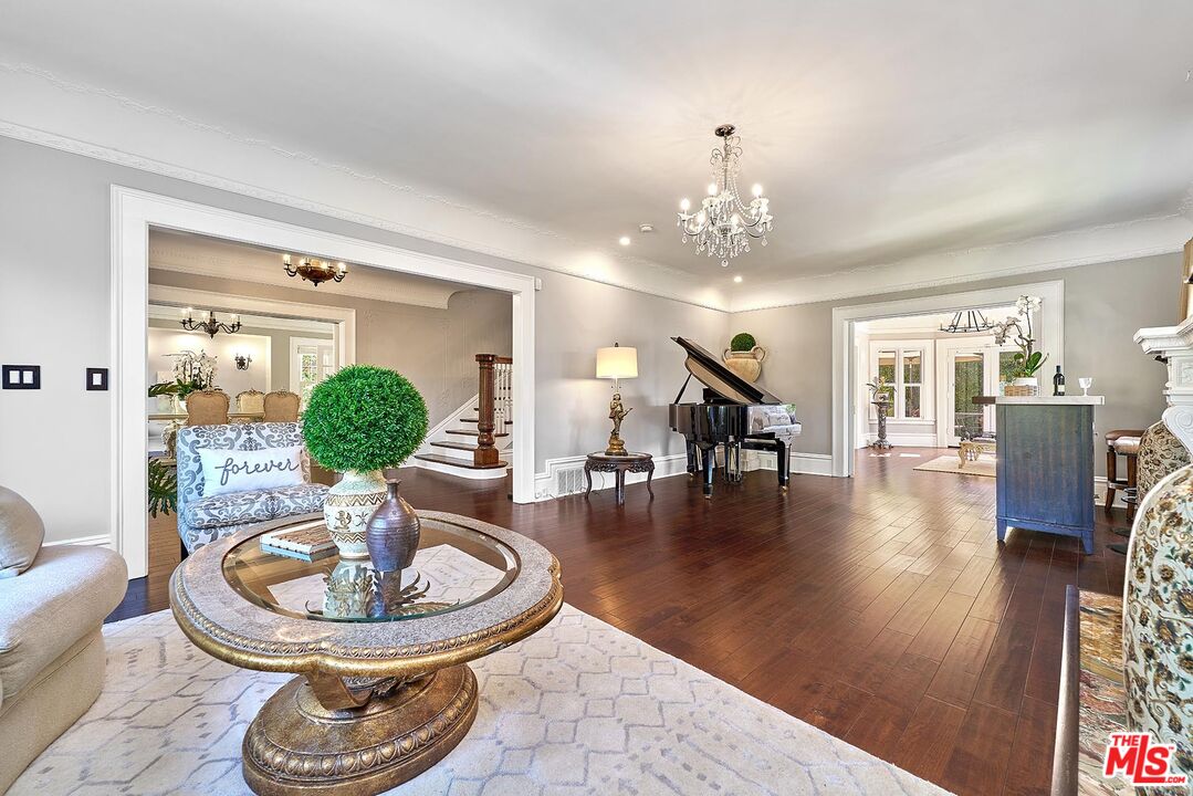Los Angeles, California, 90005, United States, 5 Bedrooms Bedrooms, ,6 BathroomsBathrooms,Residential,For Sale,1907226