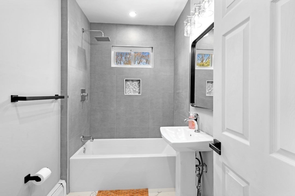 Abington, Massachusetts, 02351, United States, 4 Bedrooms Bedrooms, ,2 BathroomsBathrooms,Residential,For Sale,1758924