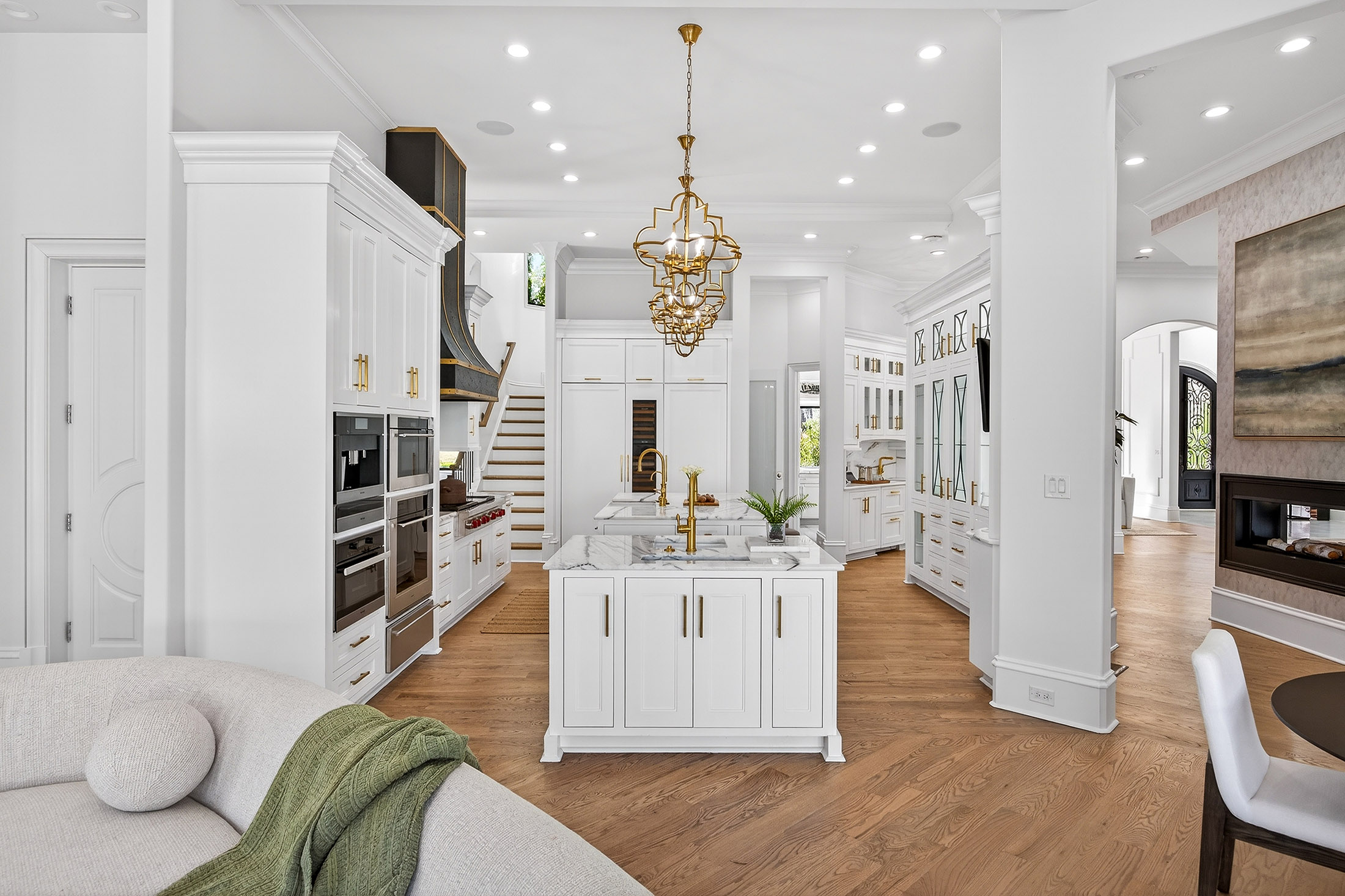  Exceptional Gated Estate with Resort-caliber Grounds - 物件實景