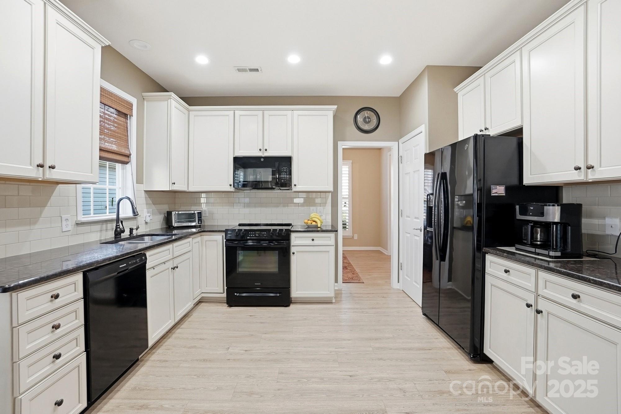 Fort Mill, South Carolina, 29707, United States, 3 Bedrooms Bedrooms, ,3 BathroomsBathrooms,Residential,For Sale,1997283