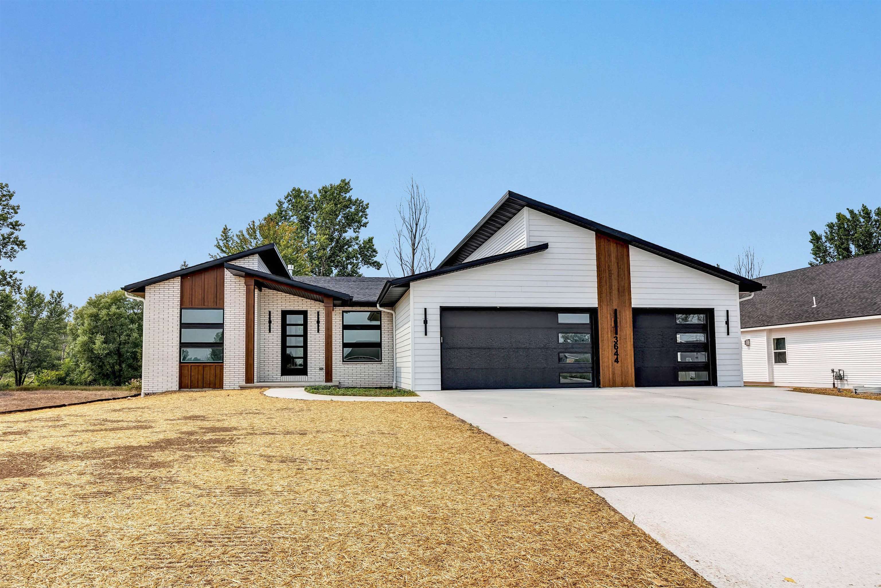 DE PERE, Wisconsin, 54115, United States, 3 Bedrooms Bedrooms, ,3 BathroomsBathrooms,Residential,For Sale,1911999