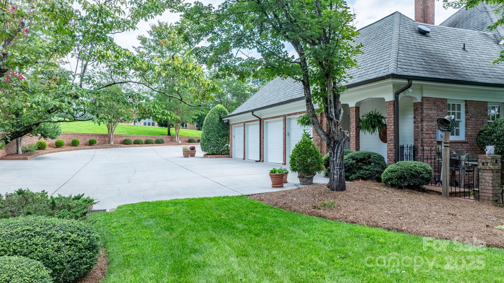 Hickory, North Carolina, 28601, United States, 4 Bedrooms Bedrooms, ,5 BathroomsBathrooms,Residential,For Sale,1942253
