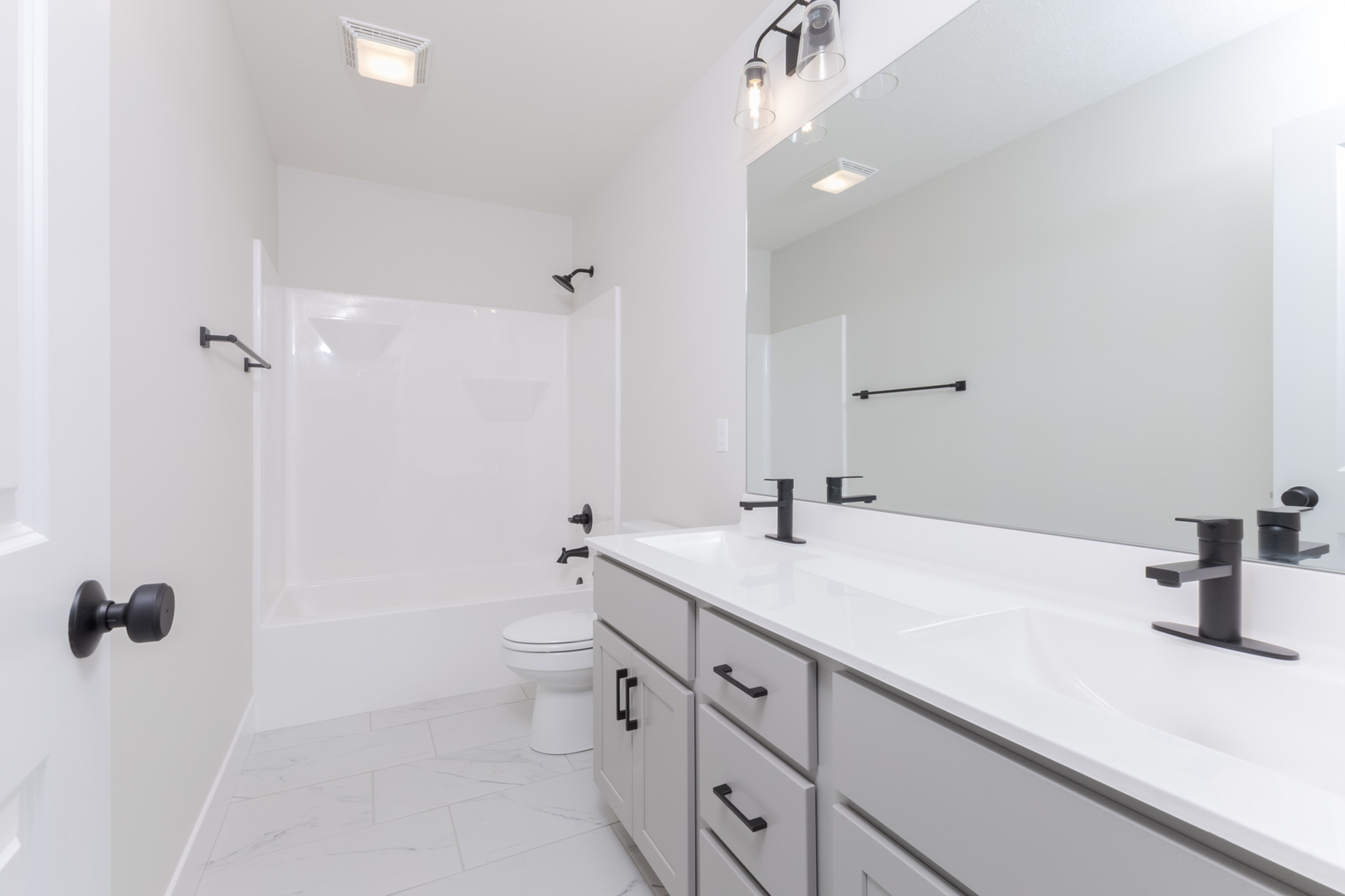 Bloomington, Illinois, 61705, United States, 4 Bedrooms Bedrooms, ,4 BathroomsBathrooms,Residential,For Sale,1957055