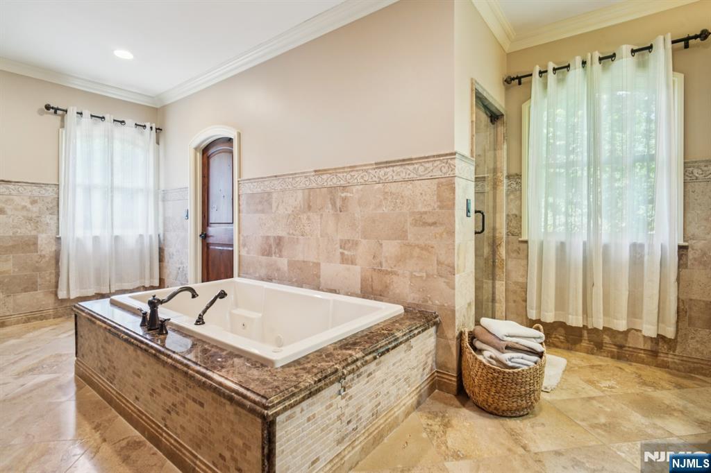Oakland, New Jersey, 07436, United States, 5 Bedrooms Bedrooms, ,5 BathroomsBathrooms,Residential,For Sale,1907323