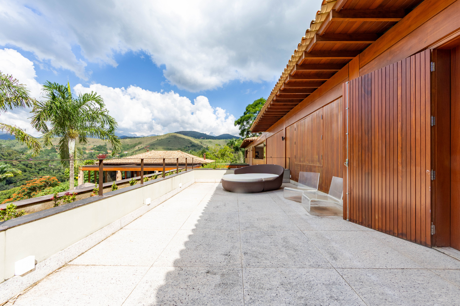  Signature residence integrated with nature in a private mountain setting - 物件實景