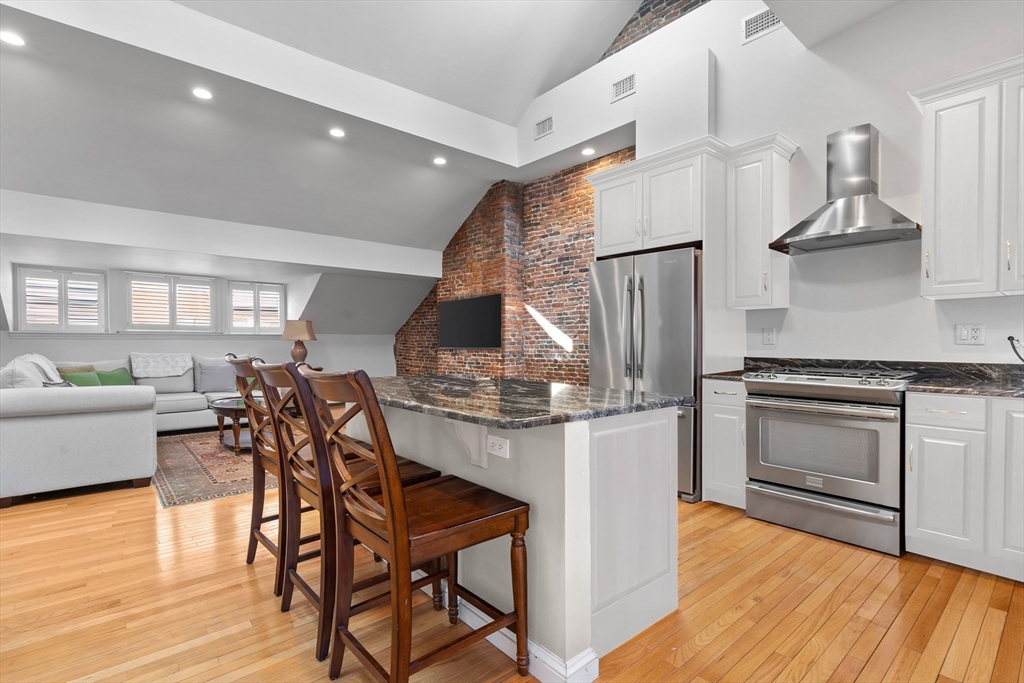 Boston, Massachusetts, 02114, United States, 3 Bedrooms Bedrooms, ,2 BathroomsBathrooms,Residential,For Sale,1981567