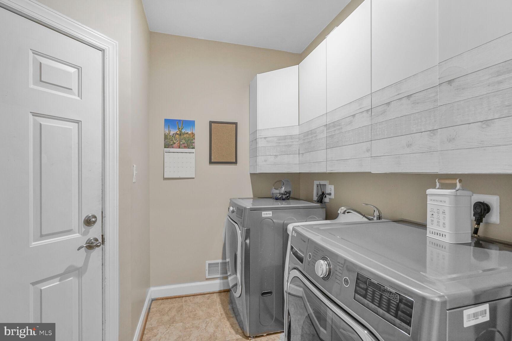 Woodbridge, Virginia, 22192, United States, 5 Bedrooms Bedrooms, ,5 BathroomsBathrooms,Residential,For Sale,1825491
