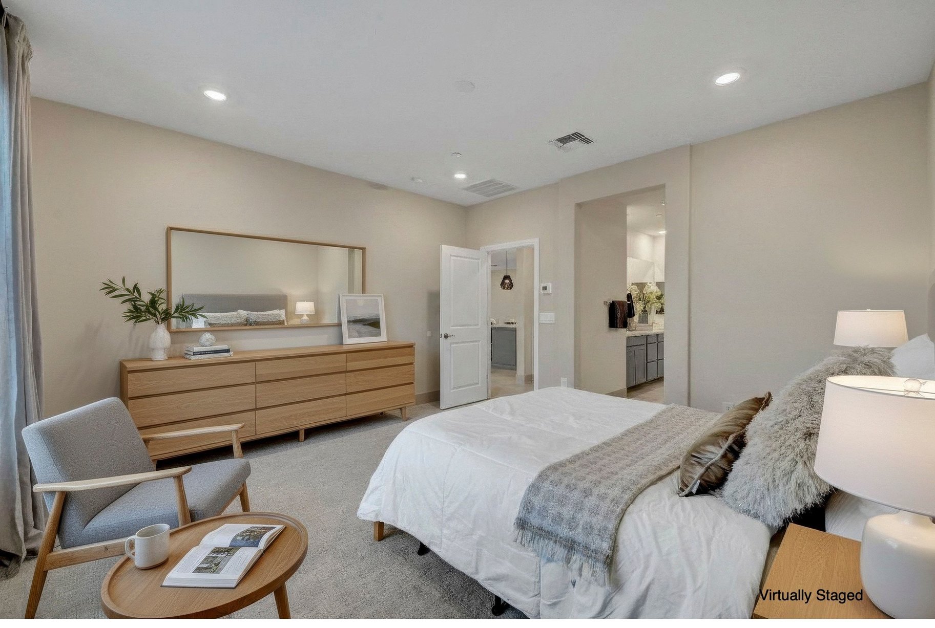  Thoughtfully Upgraded Home Set on an Elevated Lot Offering Sweeping Views - 物件實景