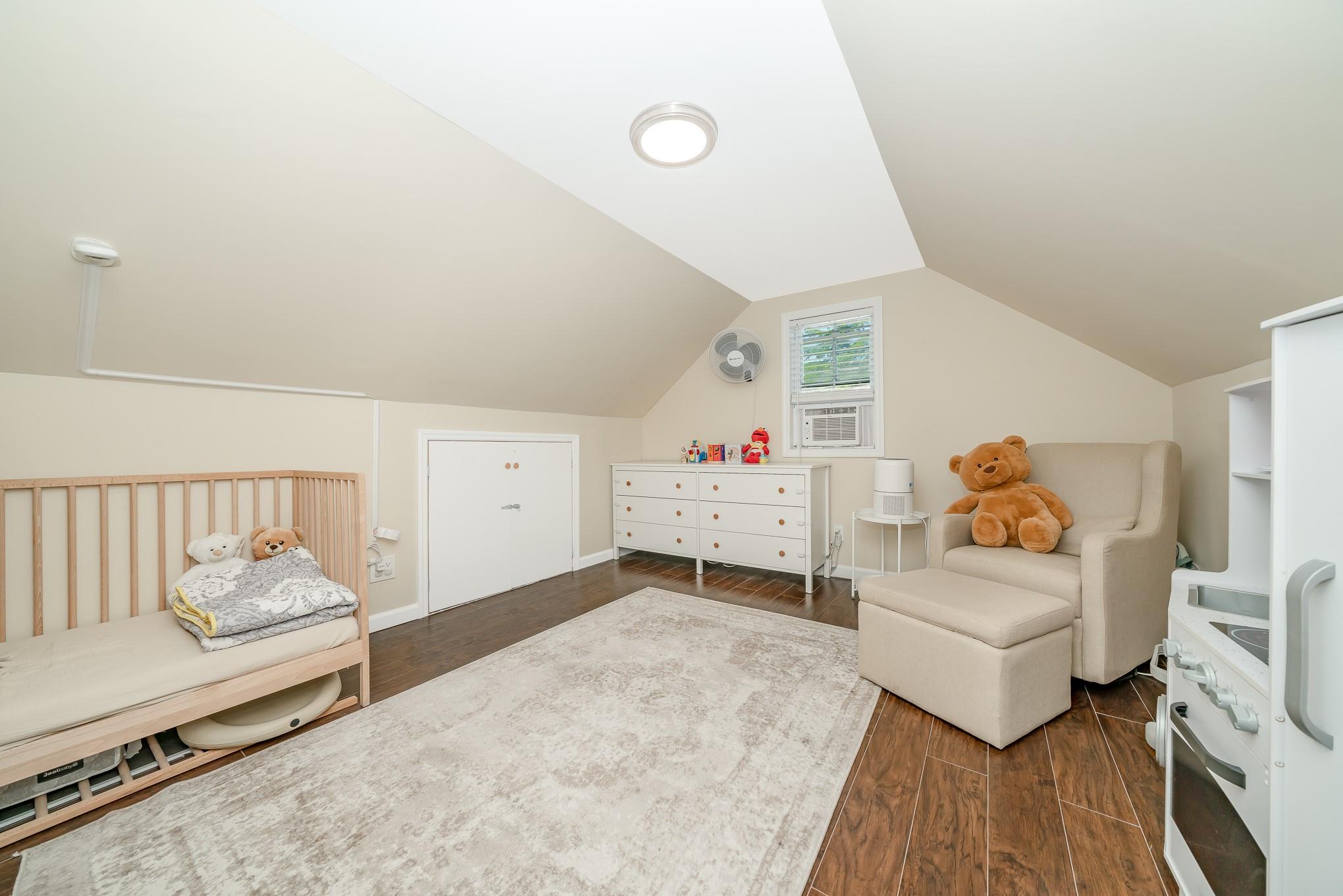 West Babylon, New York, 11704, United States, 3 Bedrooms Bedrooms, ,2 BathroomsBathrooms,Residential,For Sale,1887833