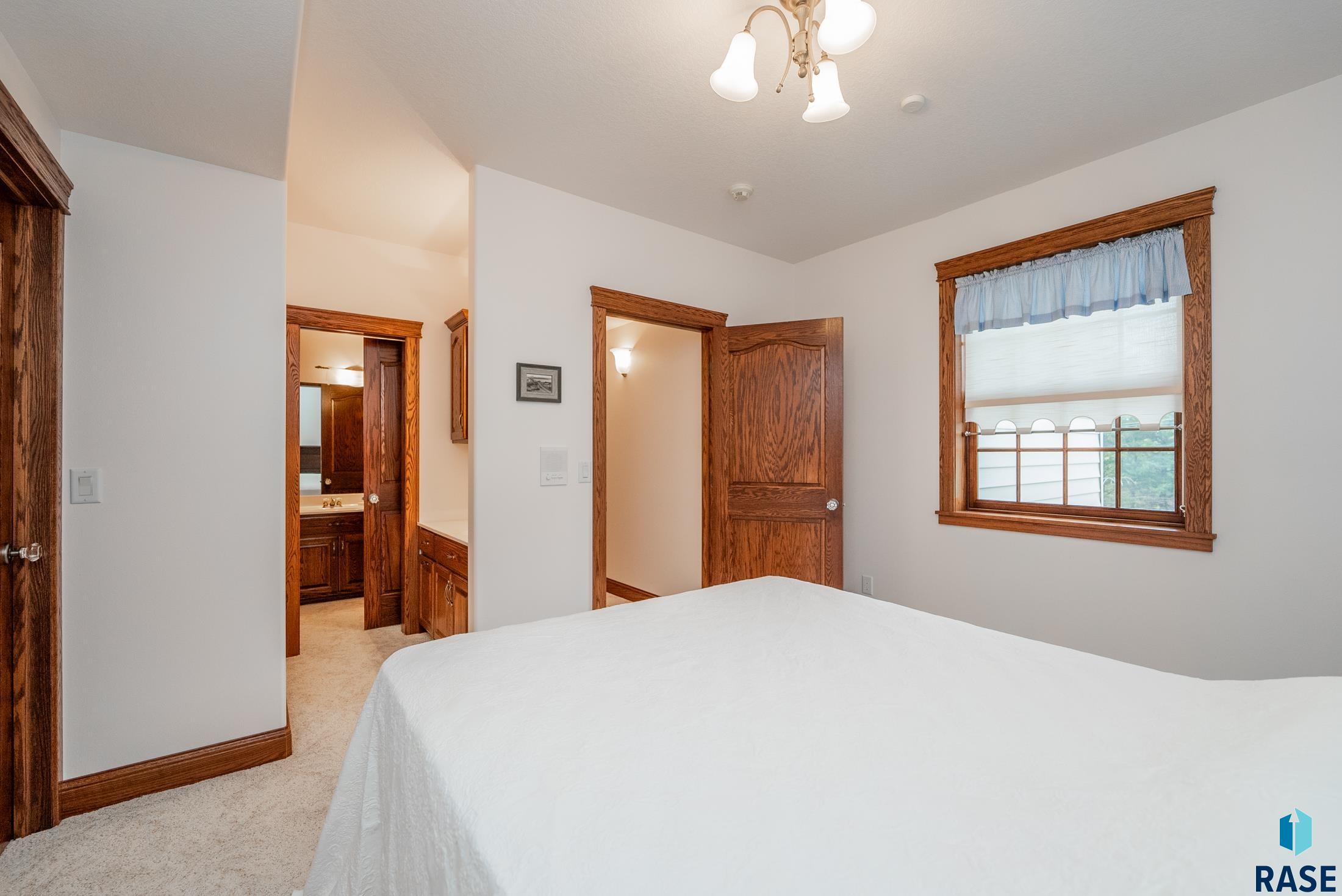 Yankton, South Dakota, 57078, United States, 6 Bedrooms Bedrooms, ,4 BathroomsBathrooms,Residential,For Sale,1975294