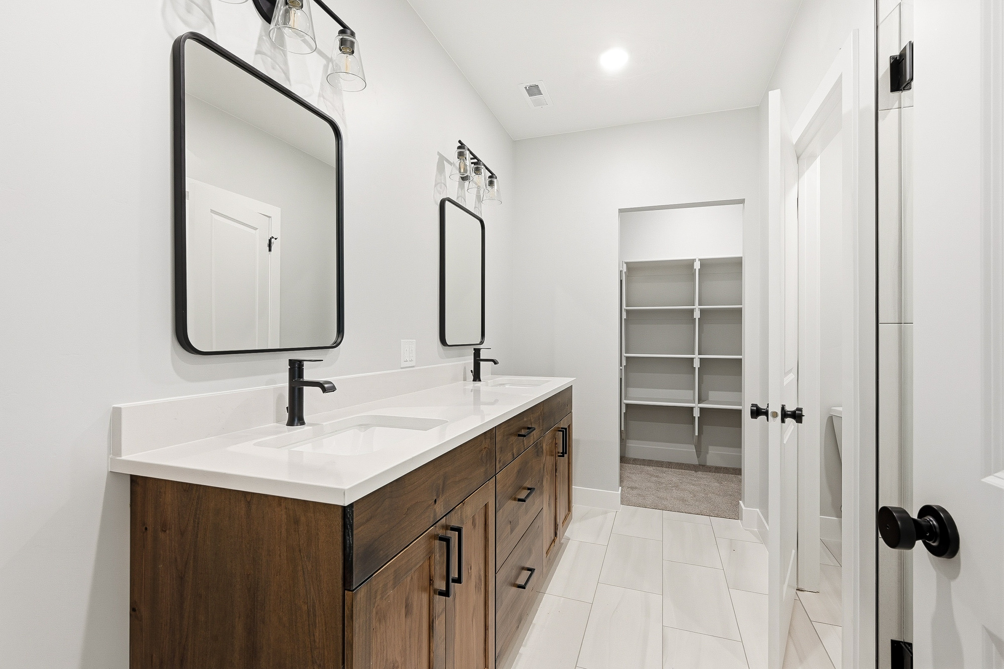 Cedar City, Utah, 84720, United States, 6 Bedrooms Bedrooms, ,4 BathroomsBathrooms,Residential,For Sale,1978281