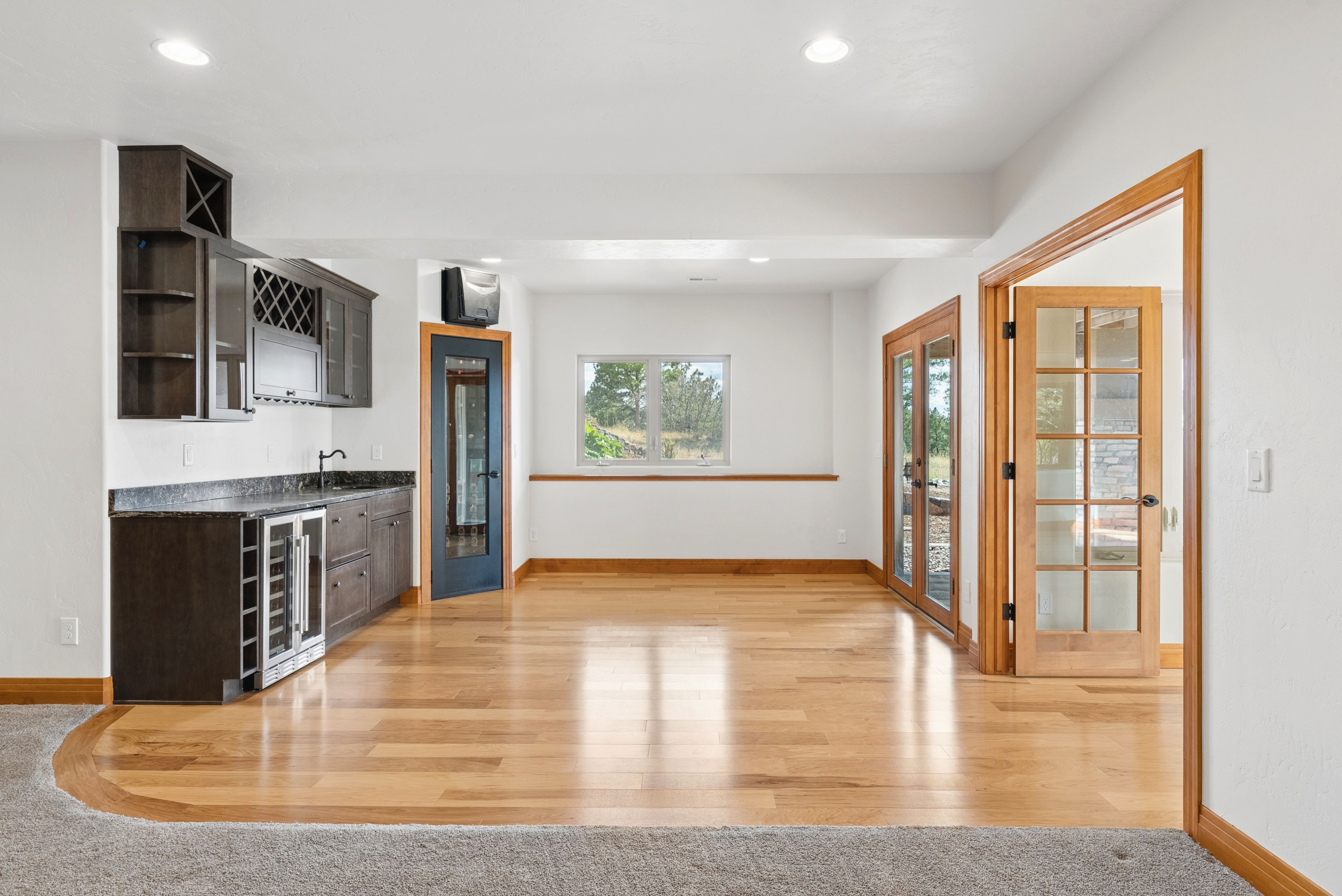  Set high on a hill in The Timbers and backing to open space - 物件實景