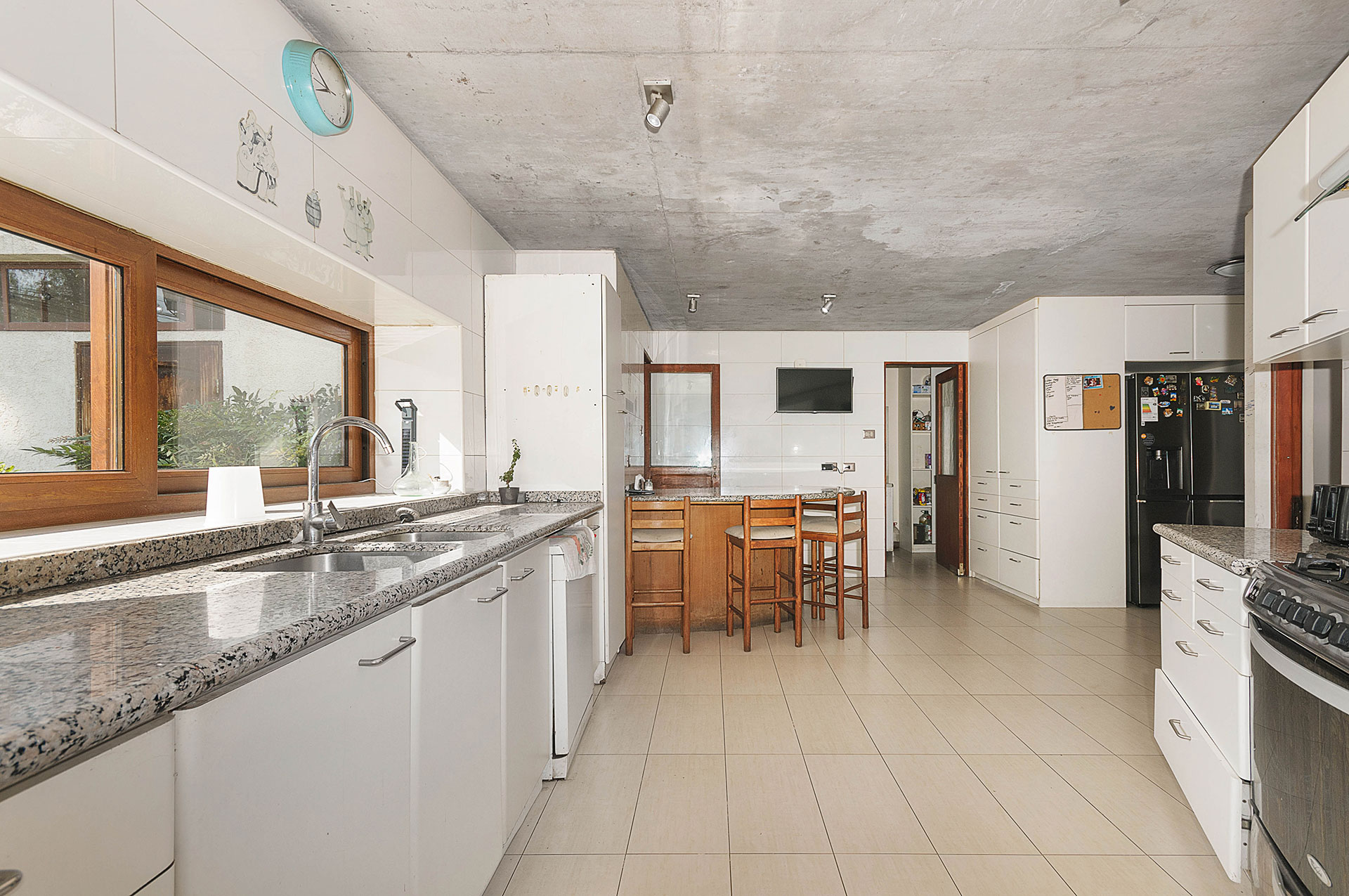  Modern home with generous living spaces,  in La Reina Alta - 物件實景