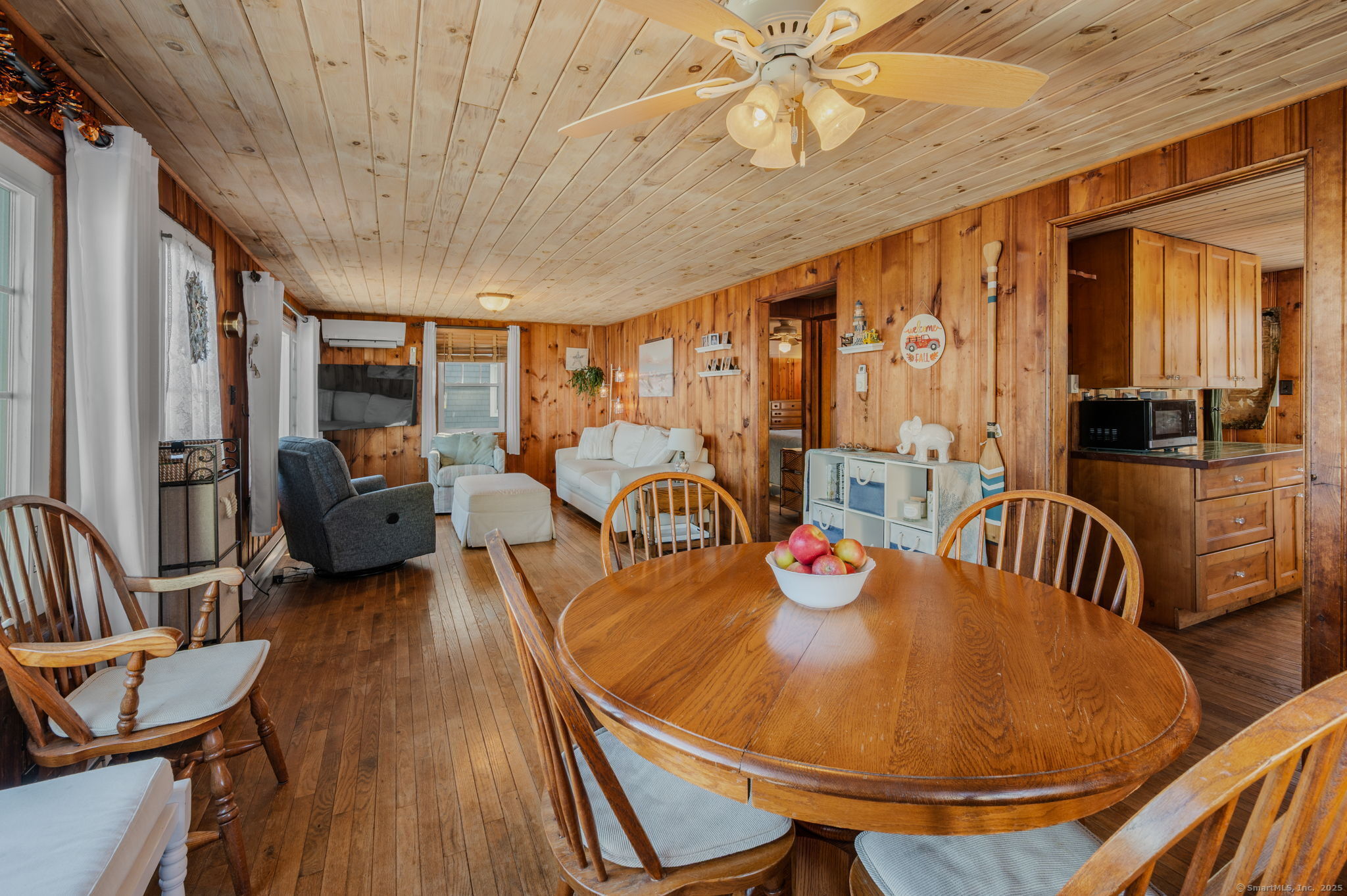 East Lyme, Connecticut, 06357, United States, 3 Bedrooms Bedrooms, ,1 BathroomBathrooms,Residential,For Sale,1987799