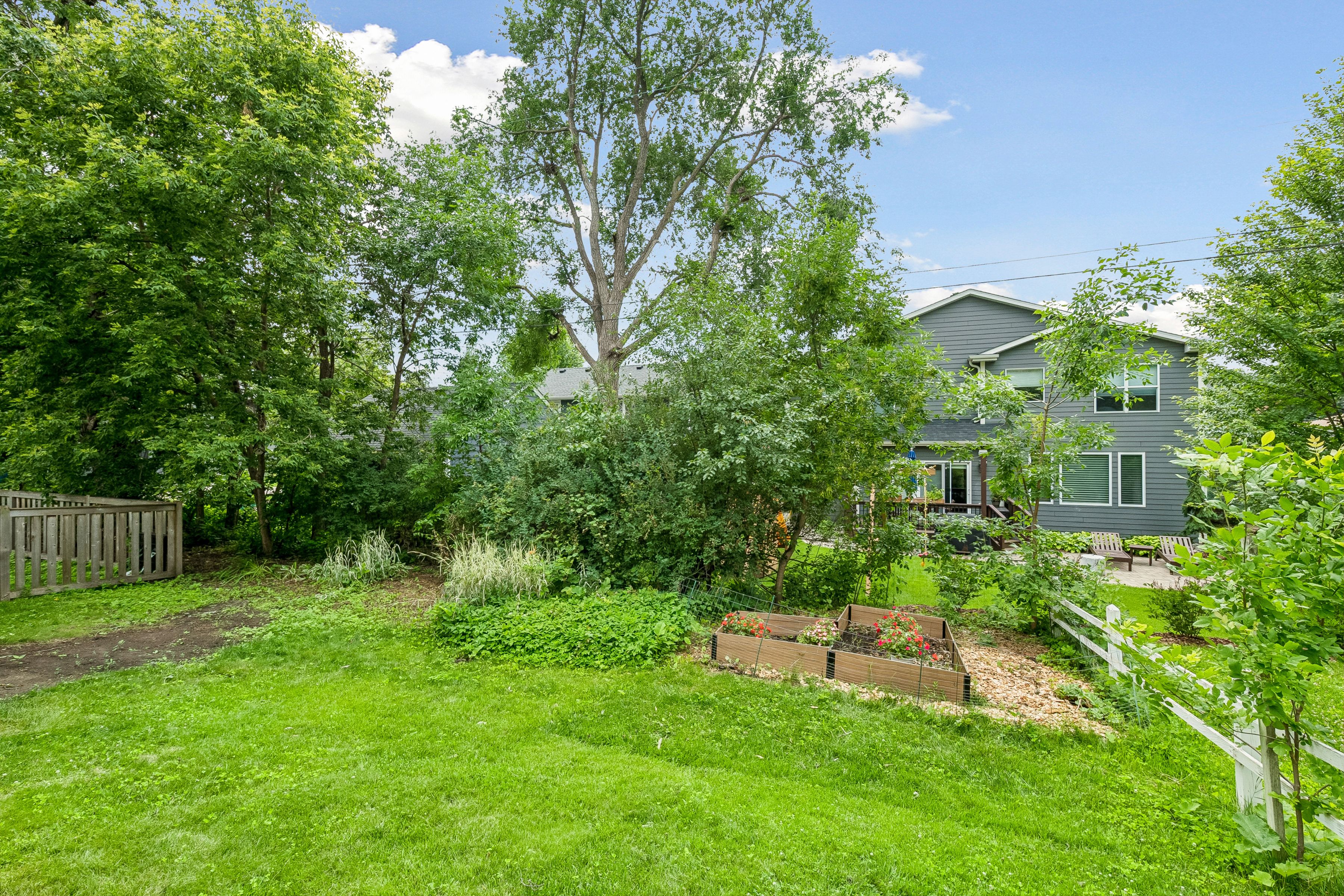  Beautifully Renovated in Coveted Chowen Park - 物件實景
