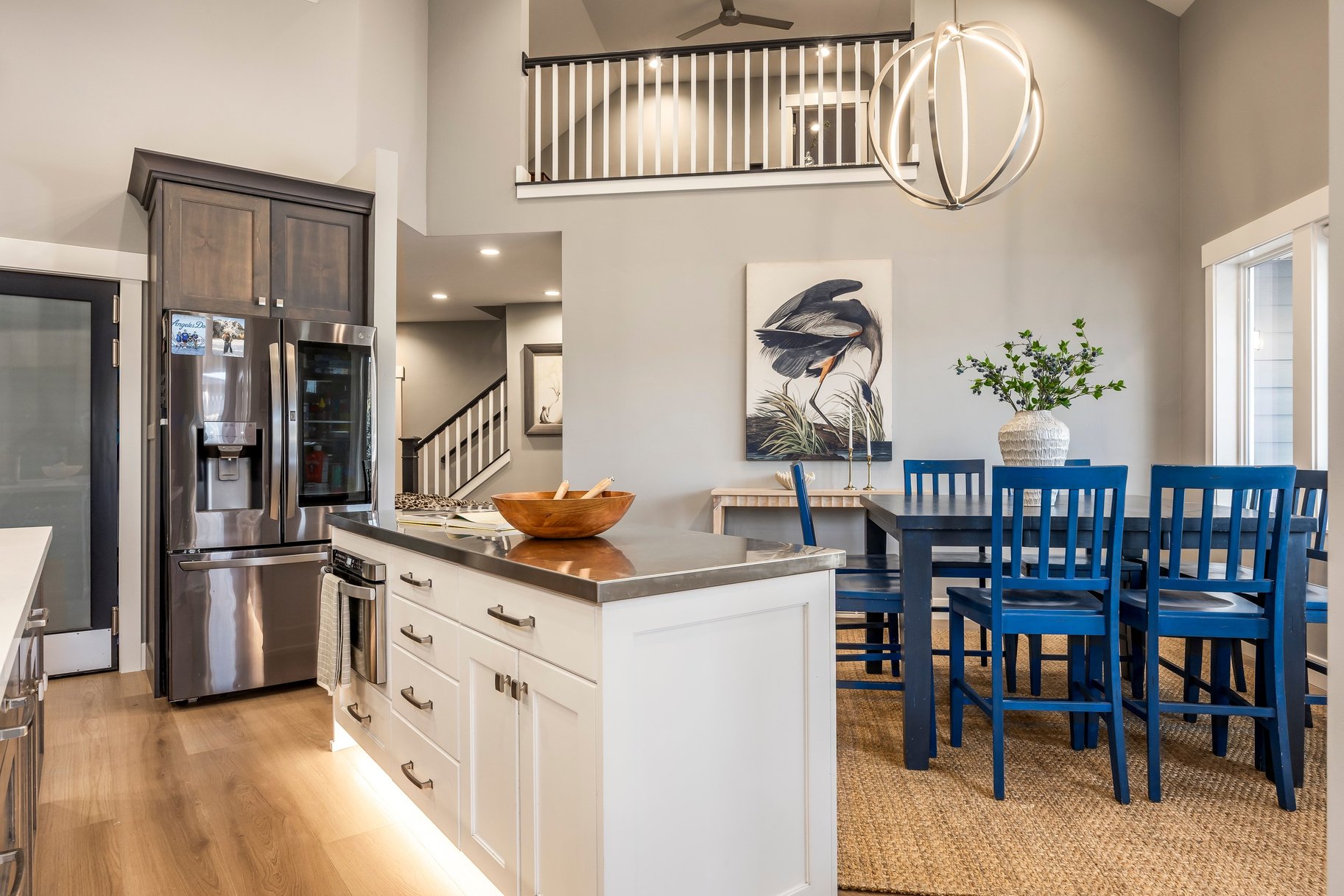  Beautiful Craftsman Rambler With Basement Apartment, Sports Pool and Pool House - 物件實景